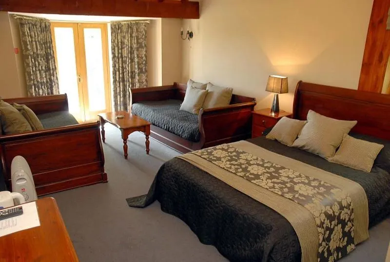 Photo of the whole room, Bed in Hopbine House