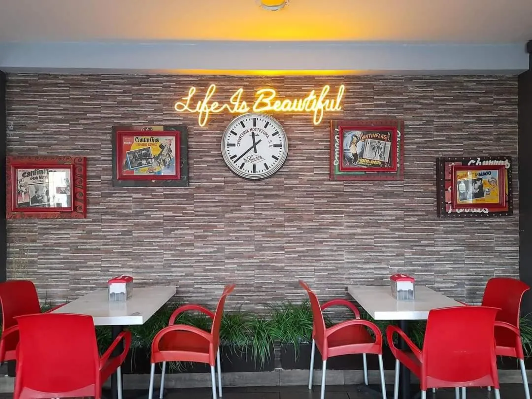 Restaurant/places to eat in Hotel Ha