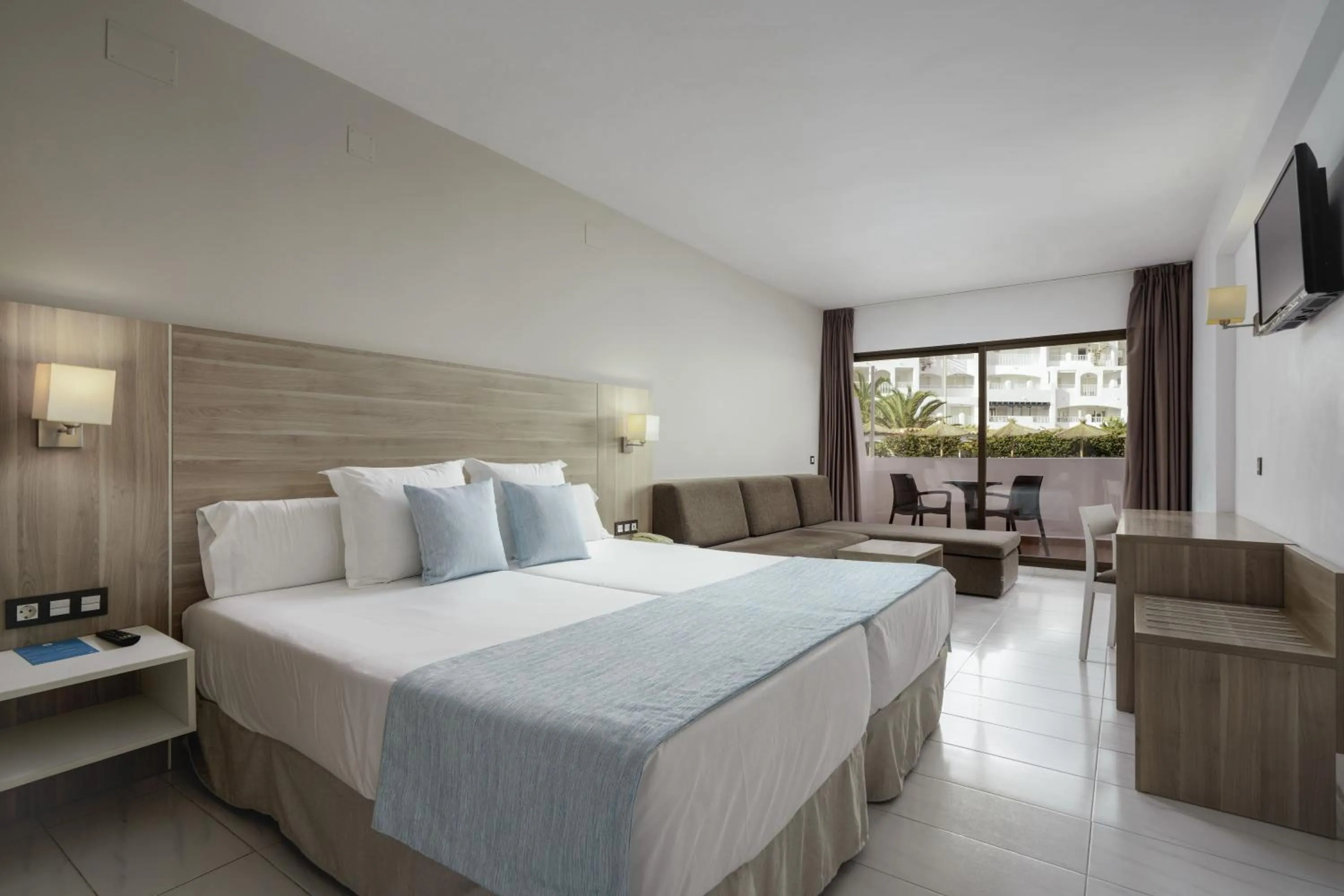 TV and multimedia, Bed in Alua Golf Trinidad