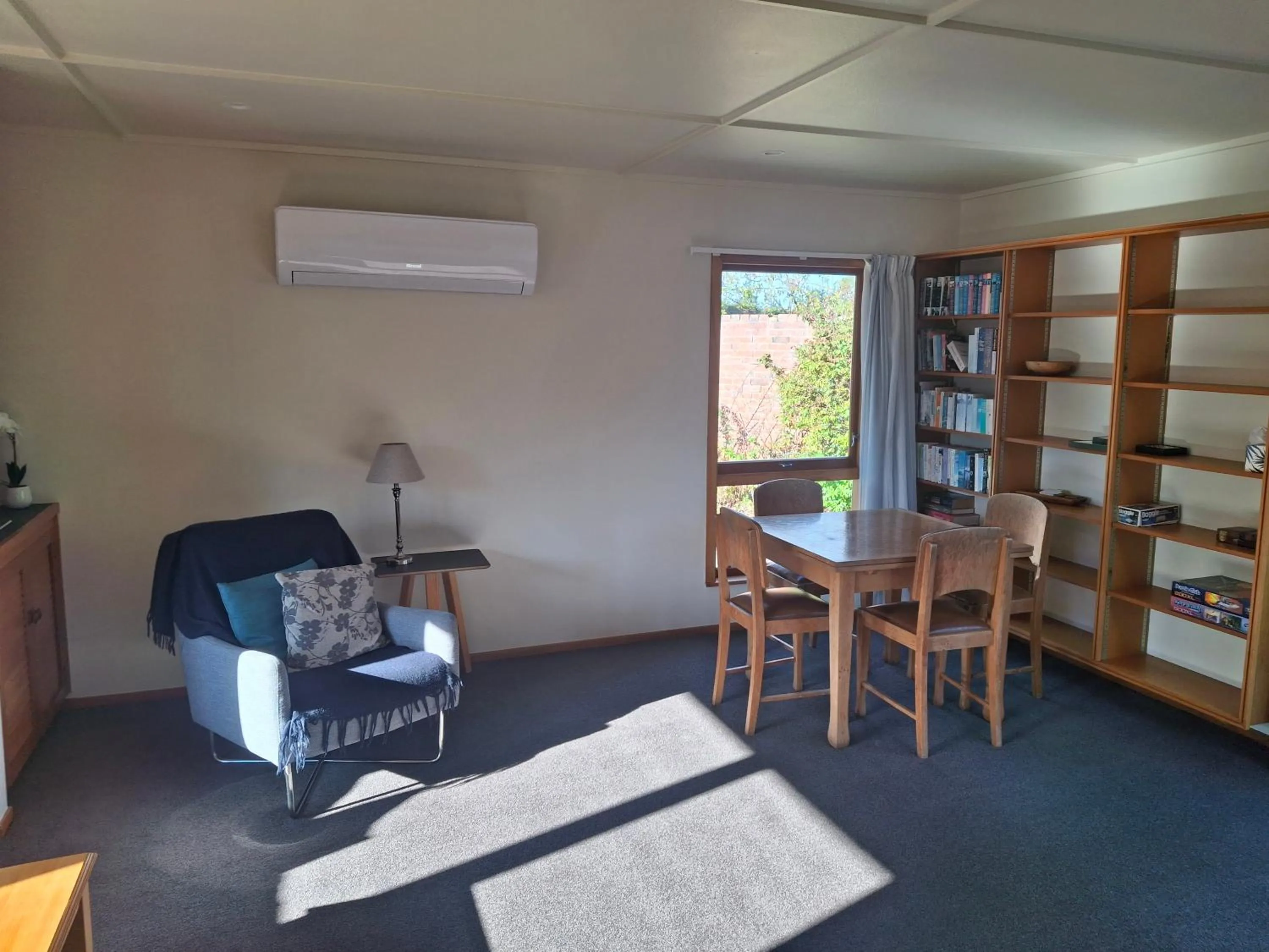 Living room in Magnolia Cottage B&B