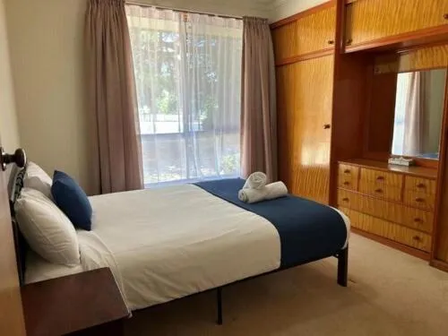 Bedroom, Bed in Bridge Motel Wellington