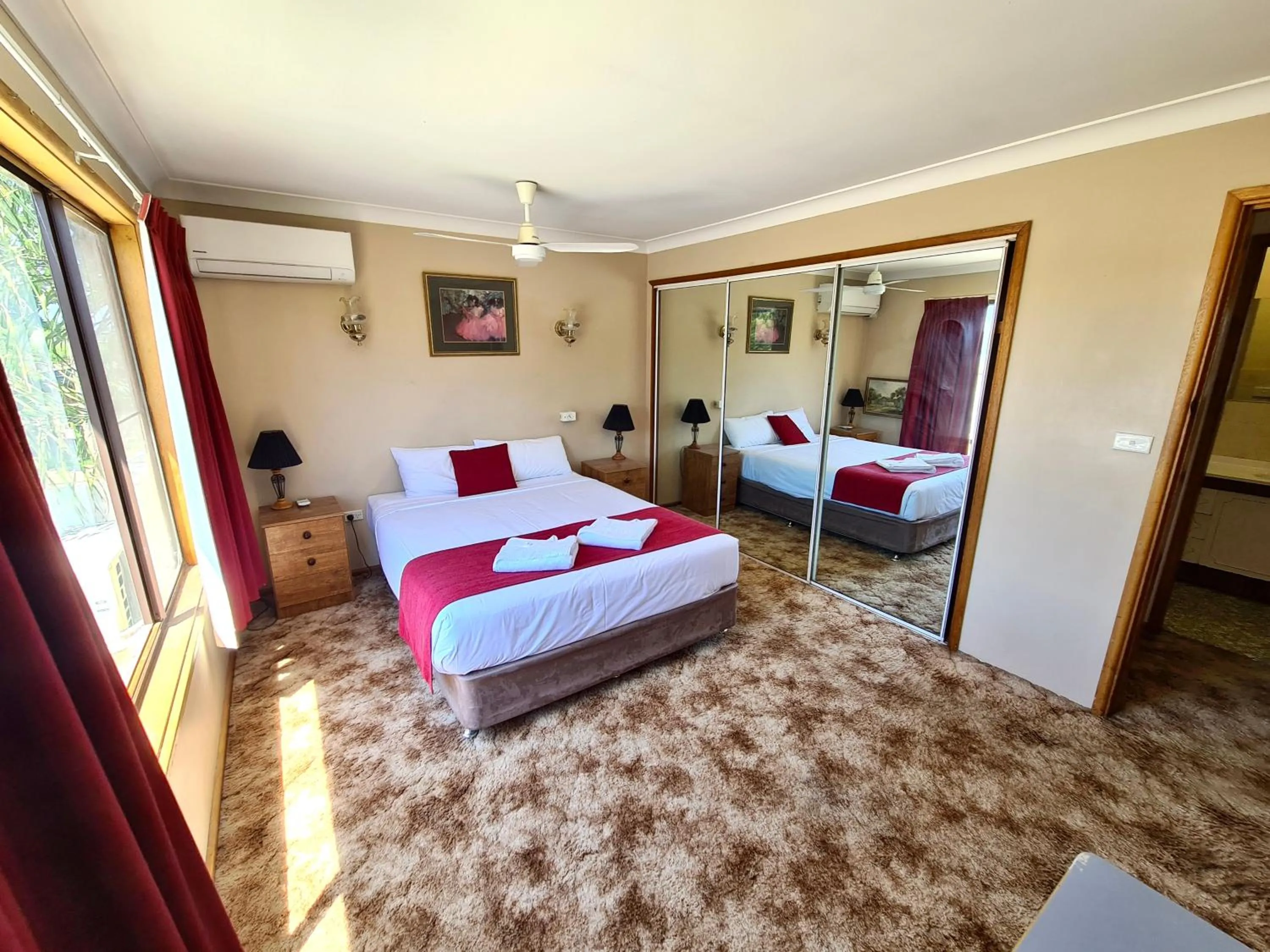 Bedroom, Bed in Bridge Motel Wellington