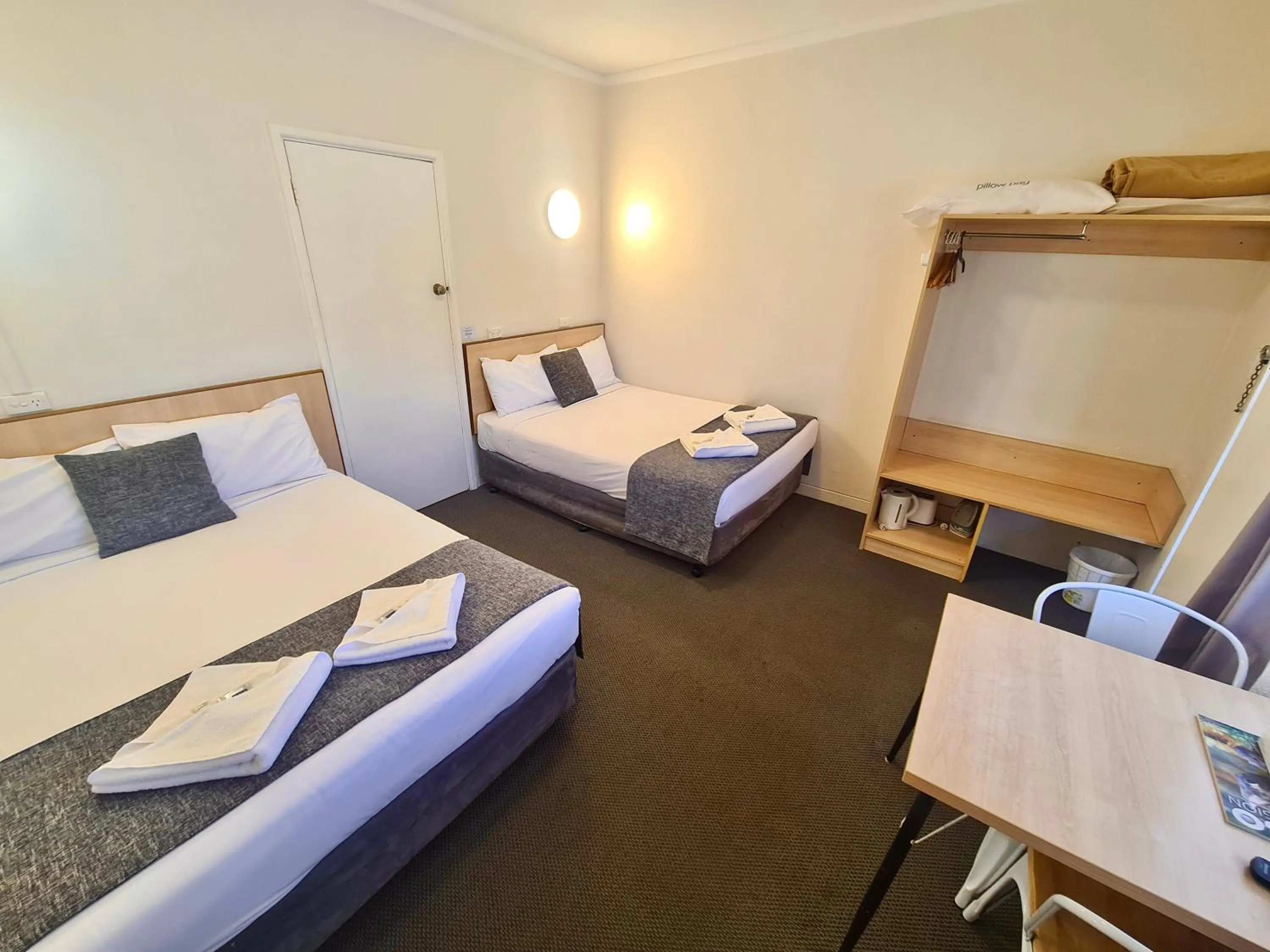 Bed in Bridge Motel Wellington