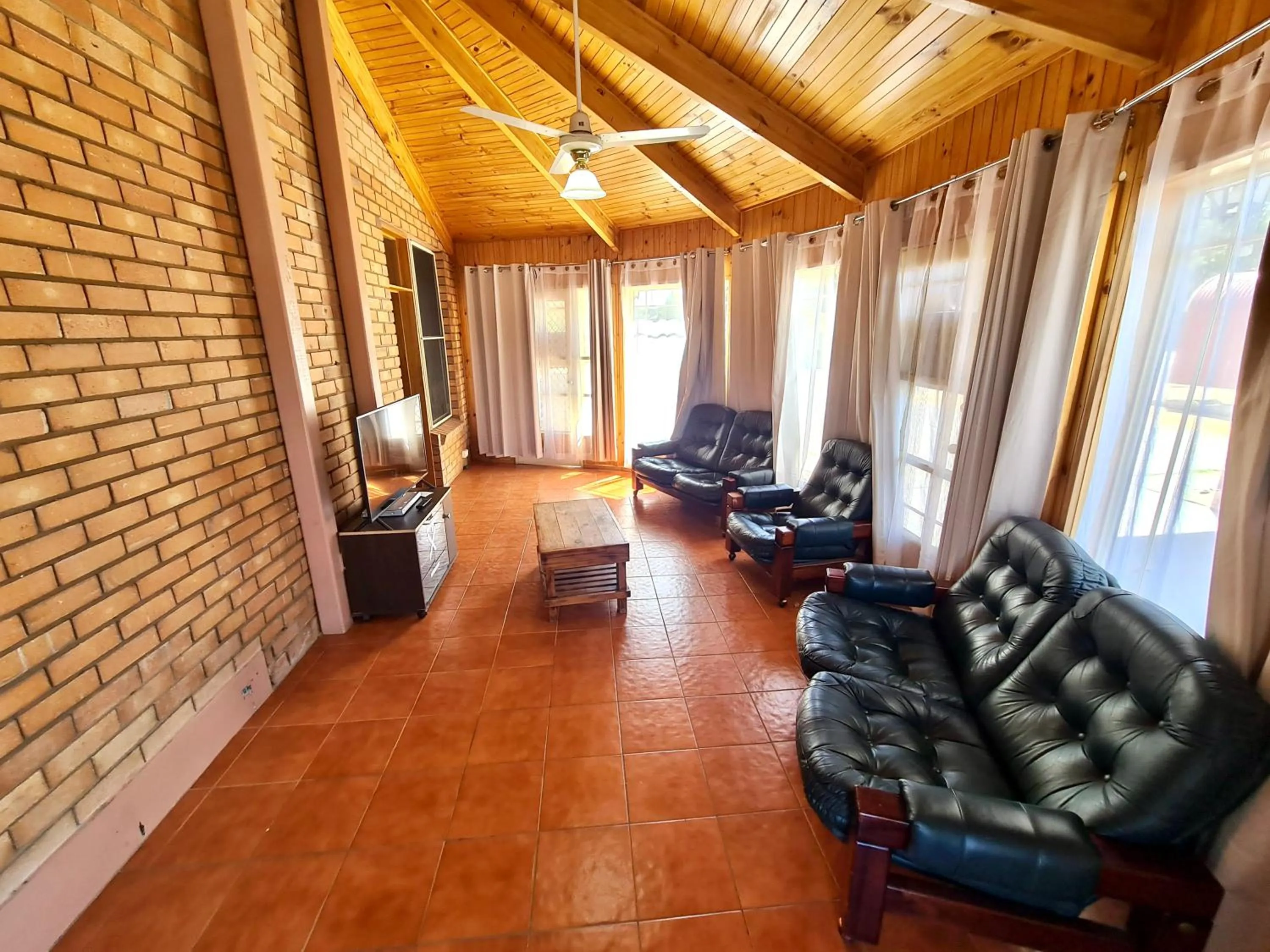 Living room in Bridge Motel Wellington