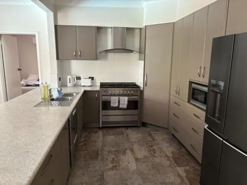 Kitchen or kitchenette in Bridge Motel Wellington