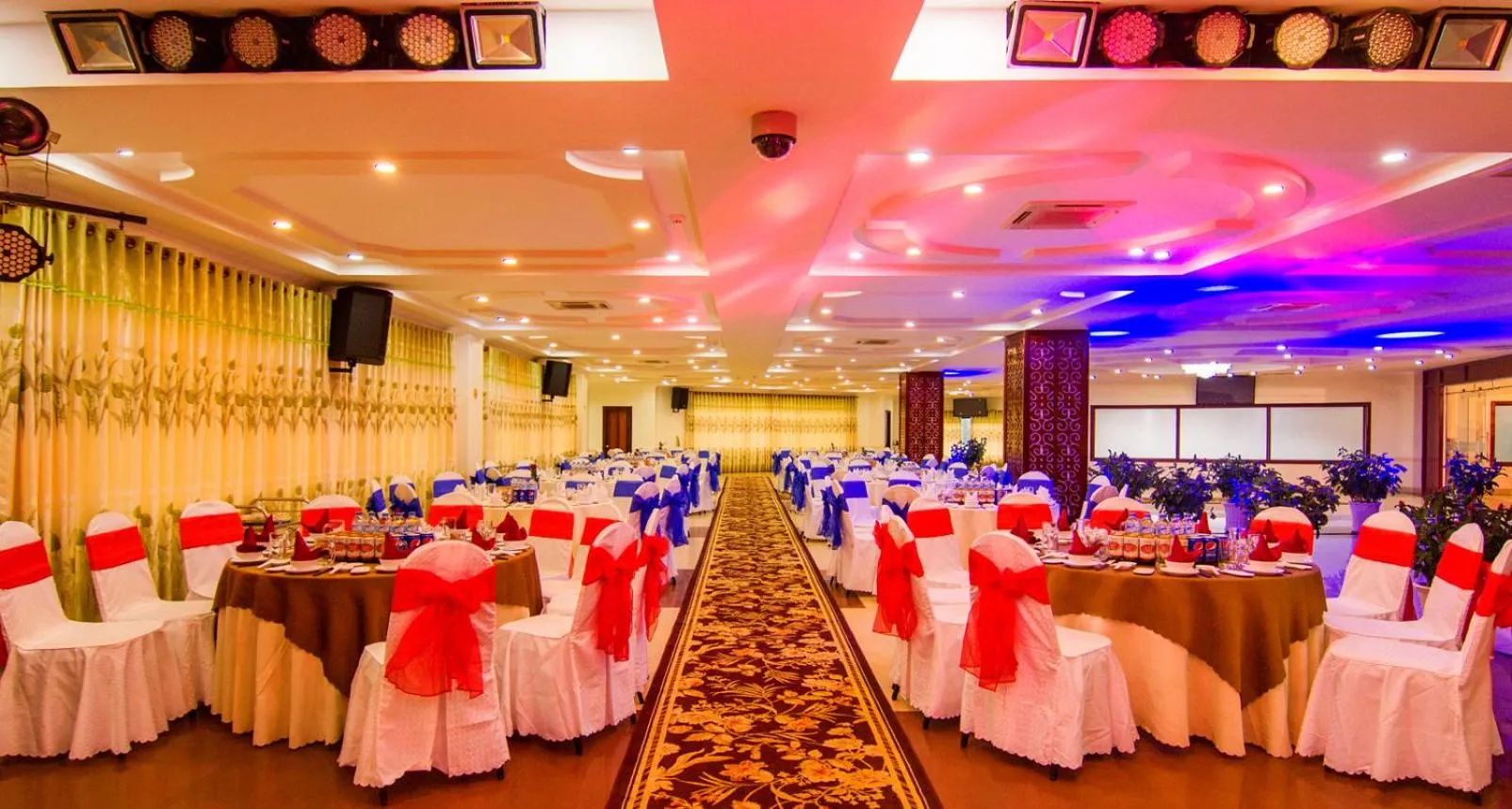 Restaurant/places to eat in NINH KIEU 2 HOTEL