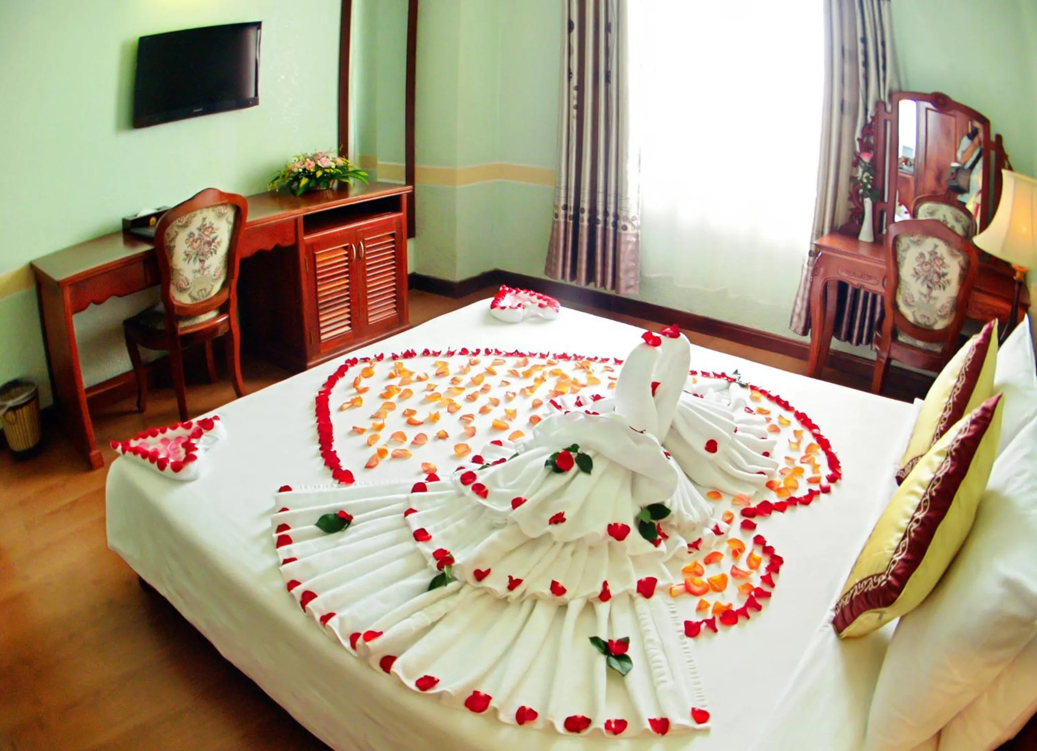 Bed in NINH KIEU 2 HOTEL