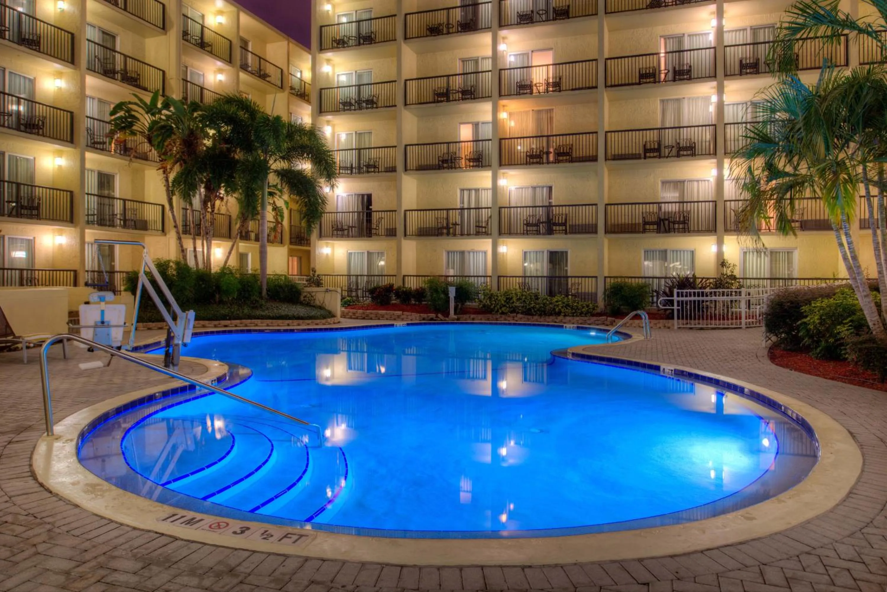 Swimming Pool in DoubleTree by Hilton Hotel Tampa Airport-Westshore