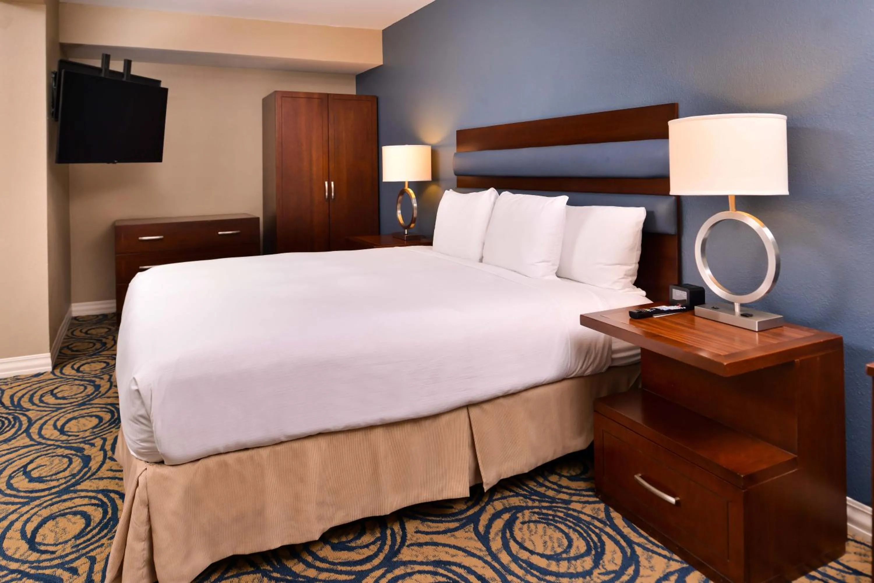 Bedroom in DoubleTree by Hilton Hotel Tampa Airport-Westshore