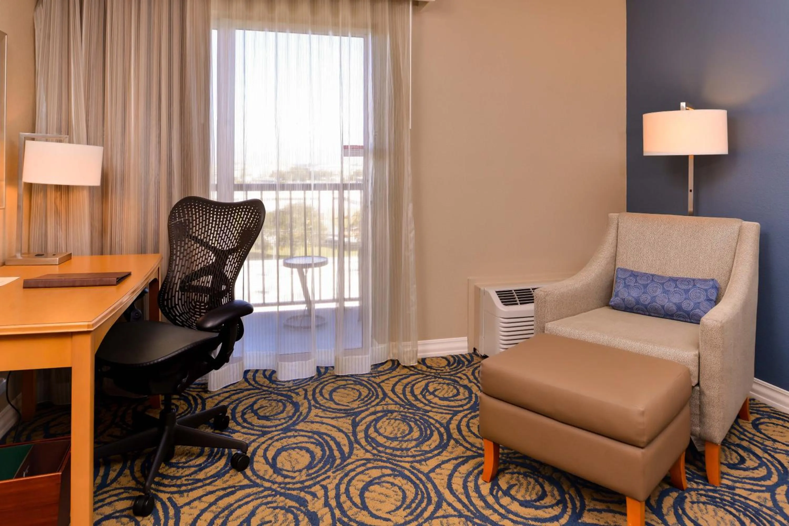 Bedroom, Seating Area in DoubleTree by Hilton Hotel Tampa Airport-Westshore