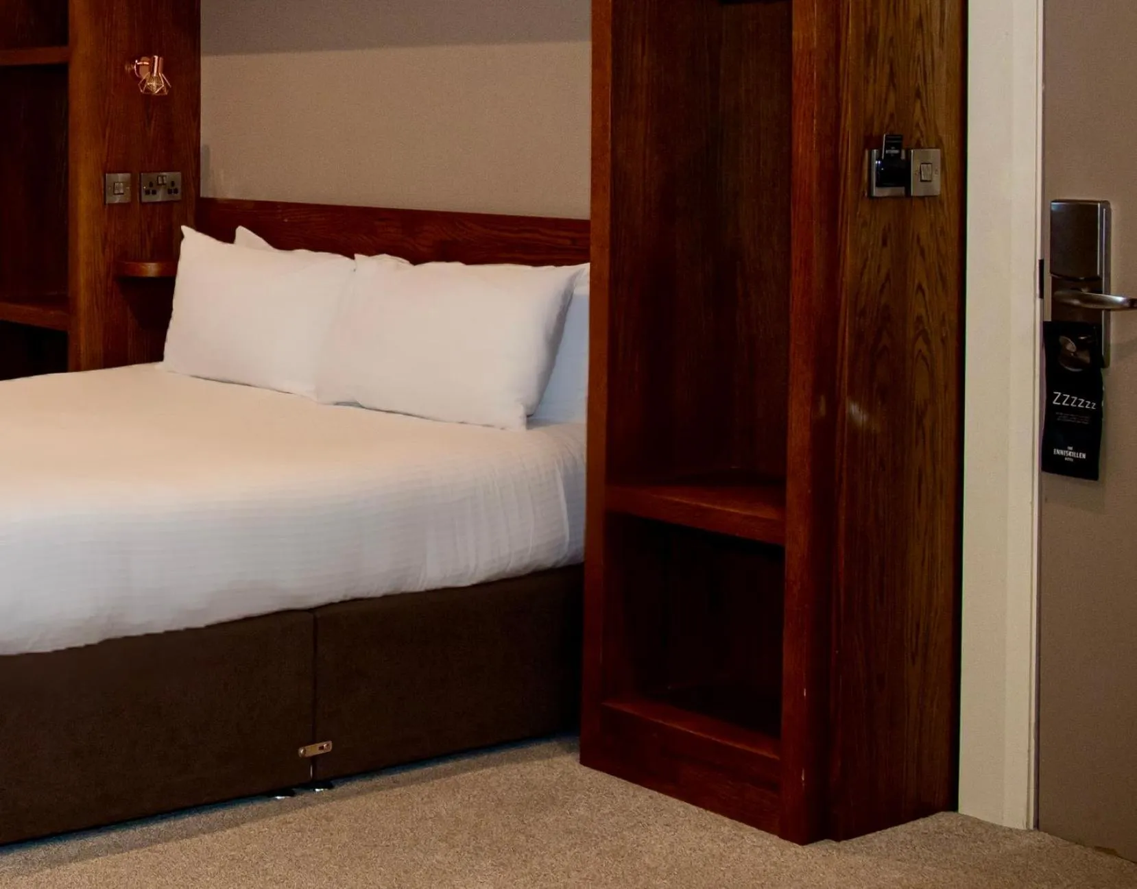 Bed in The Enniskillen Hotel and Motel