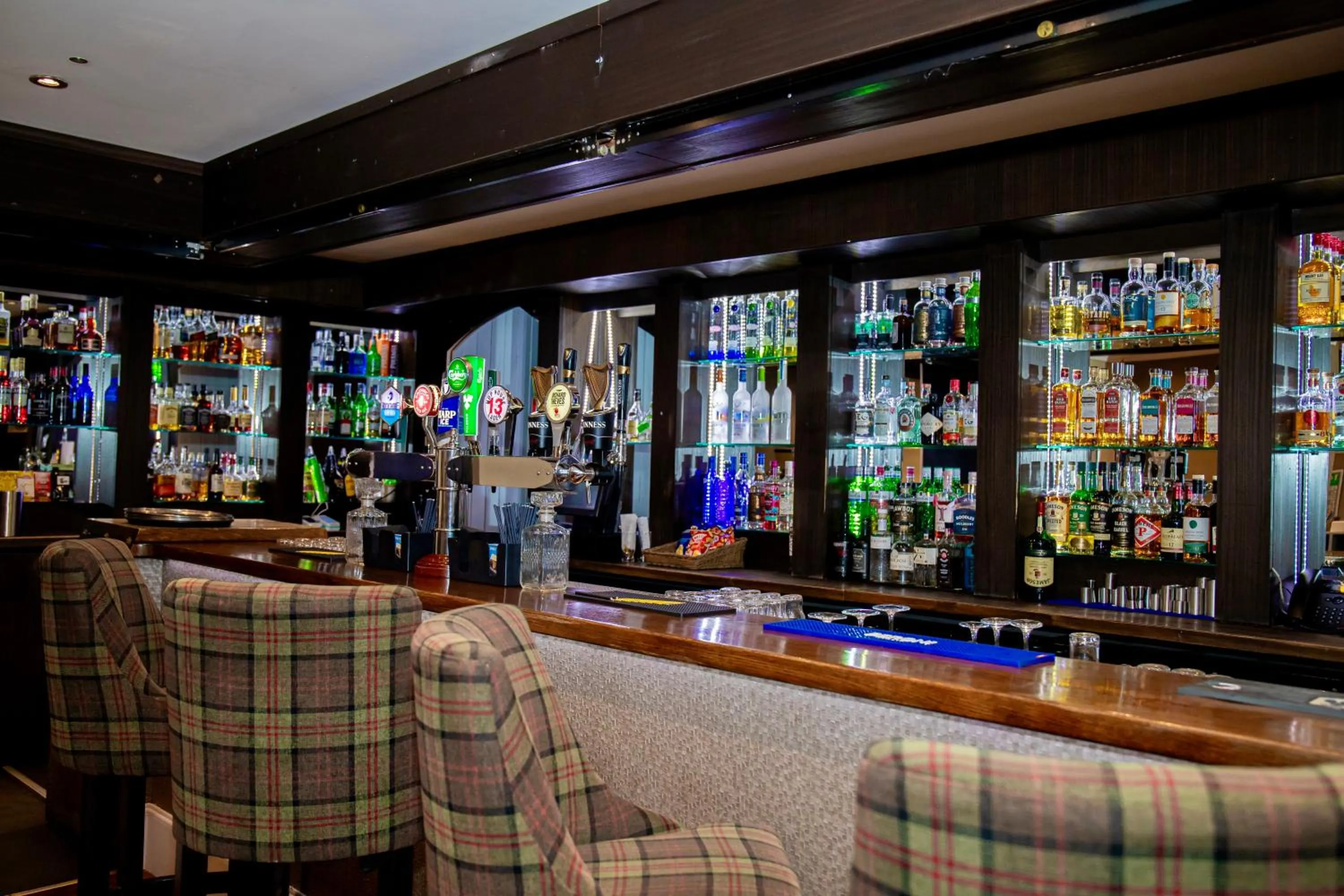 Lounge or bar in The Enniskillen Hotel and Motel