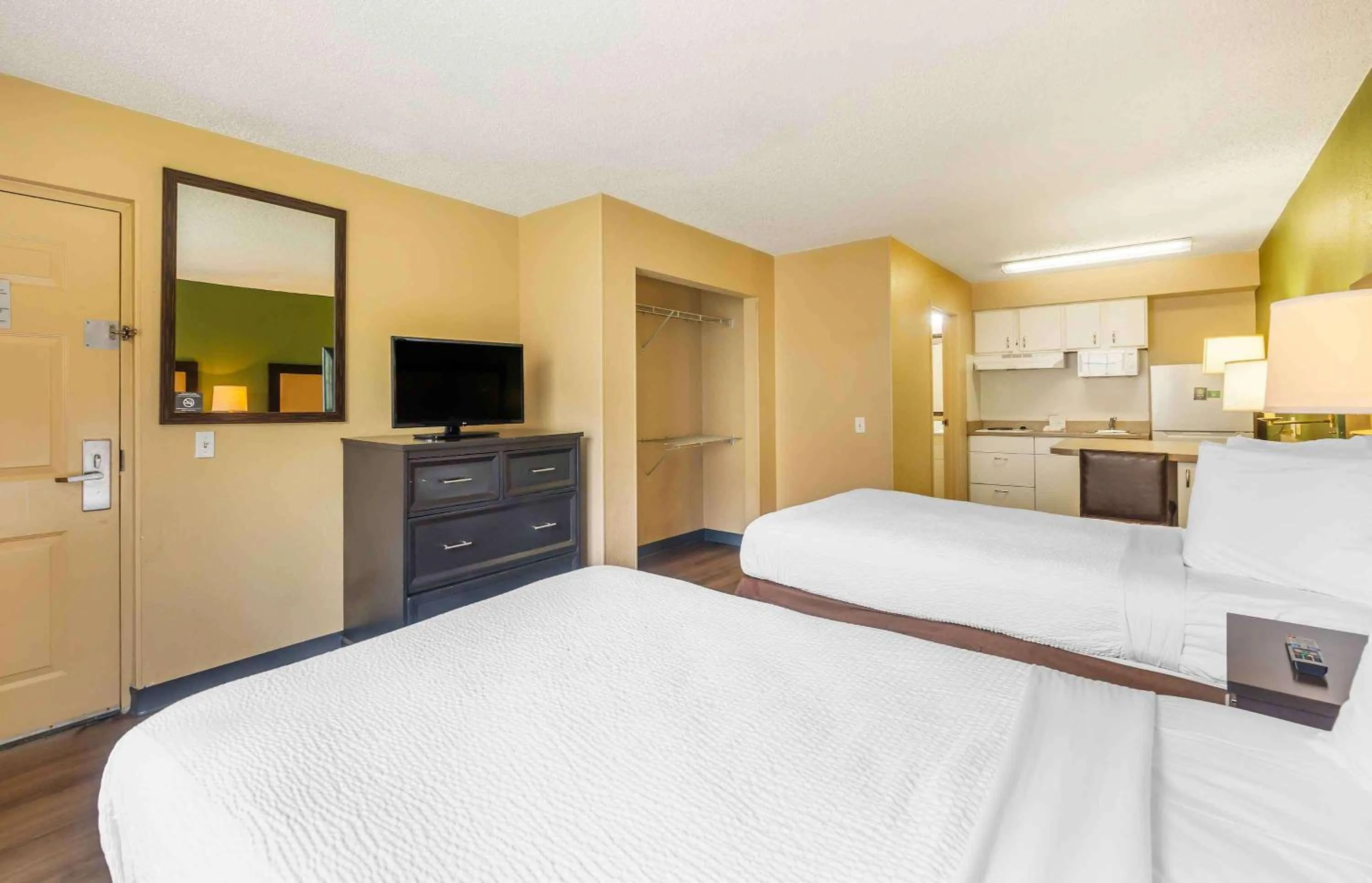 Bedroom, Bed in Extended Stay America Suites - Fort Lauderdale - Tamarac