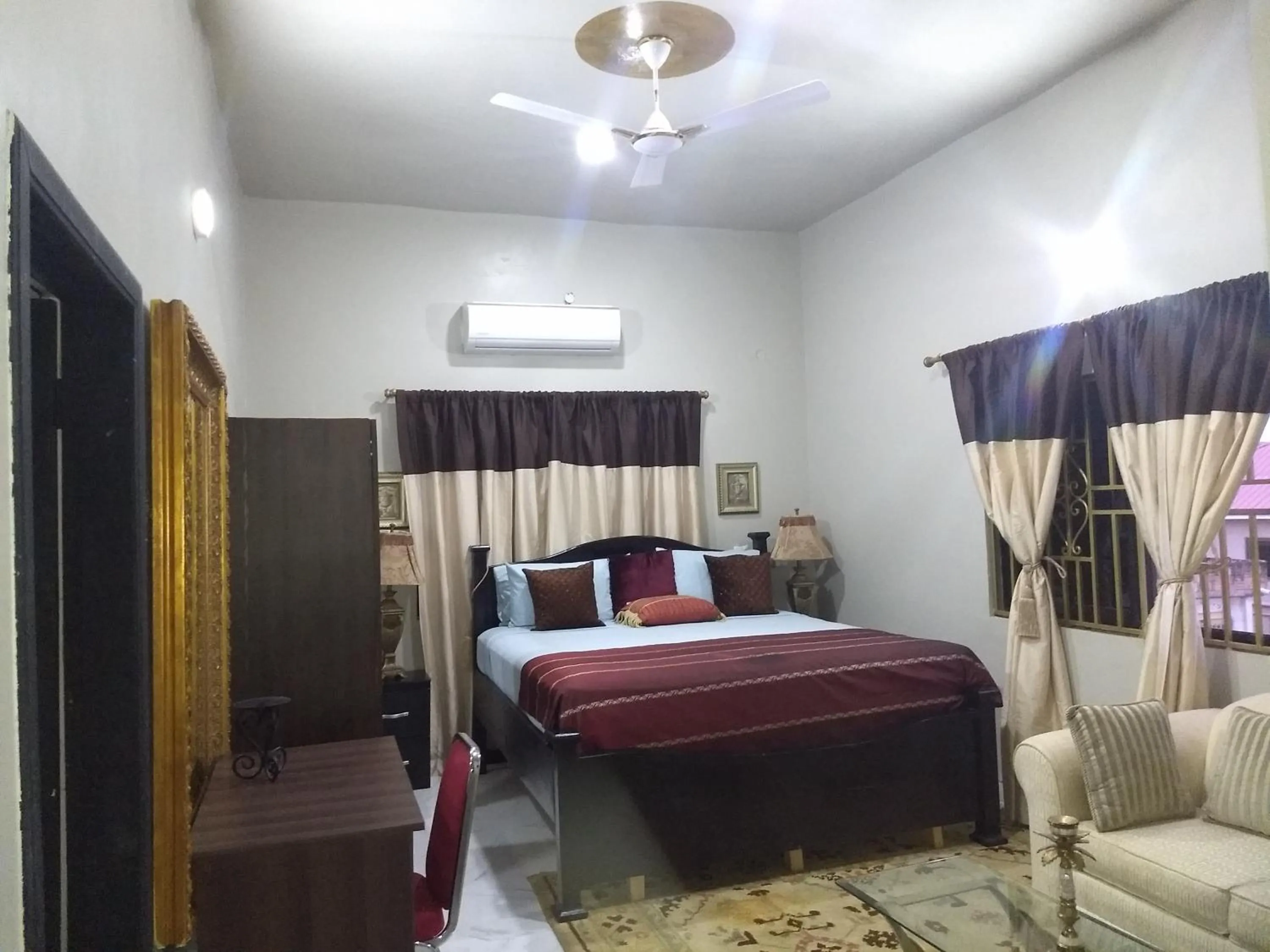 Bed in The Winford Boutique Hotel Achimota