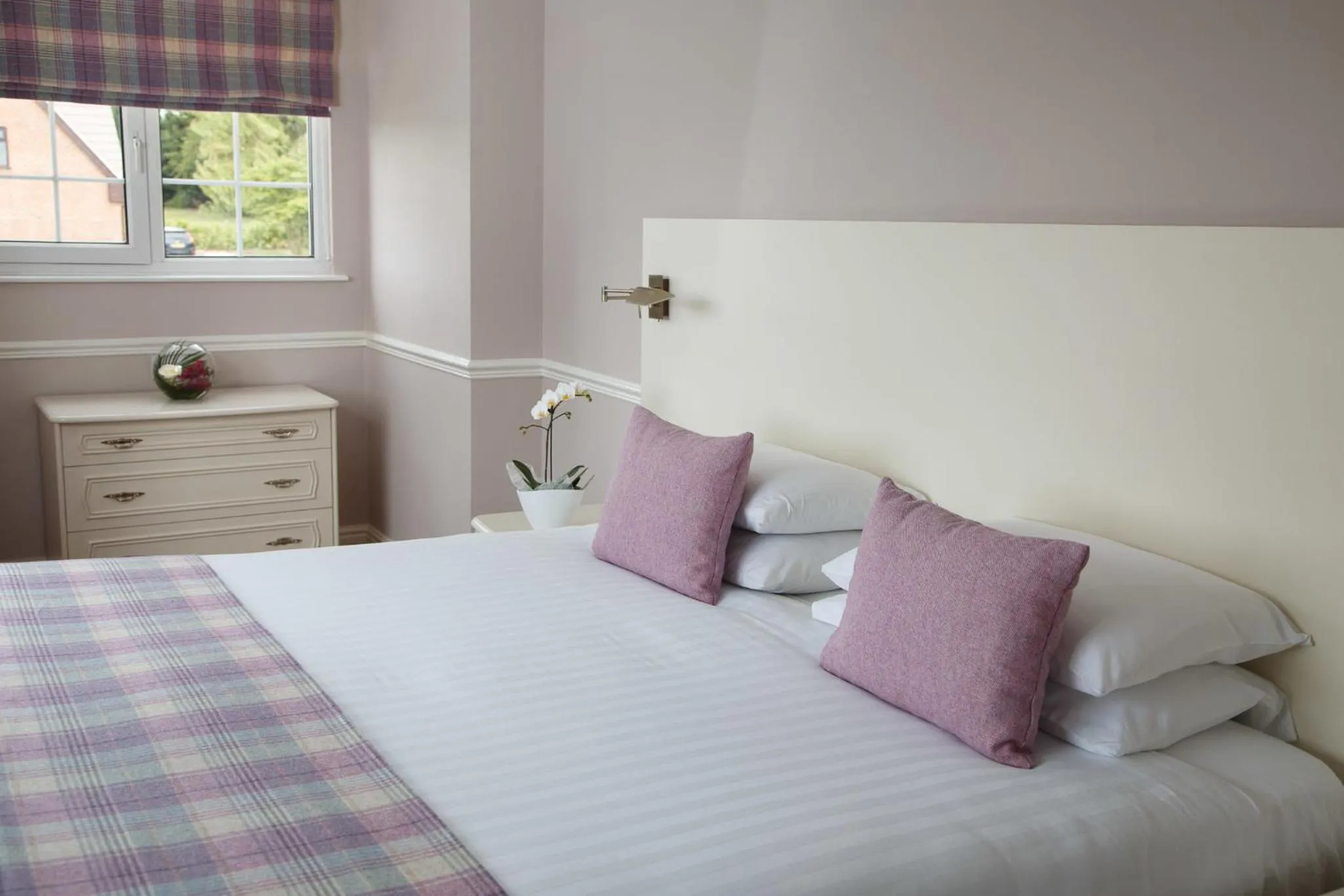 Bed in Badgers Mount Hotel