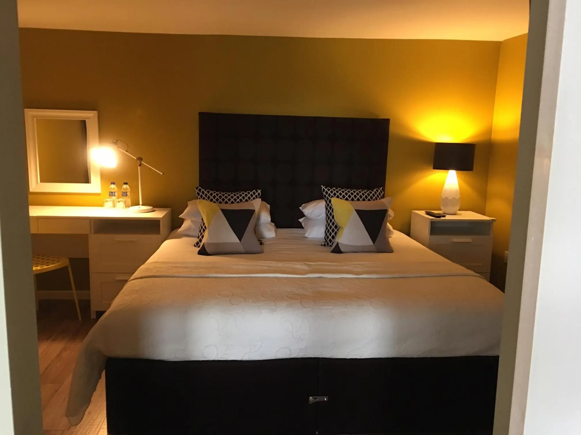 Bedroom, Bed in Badgers Mount Hotel