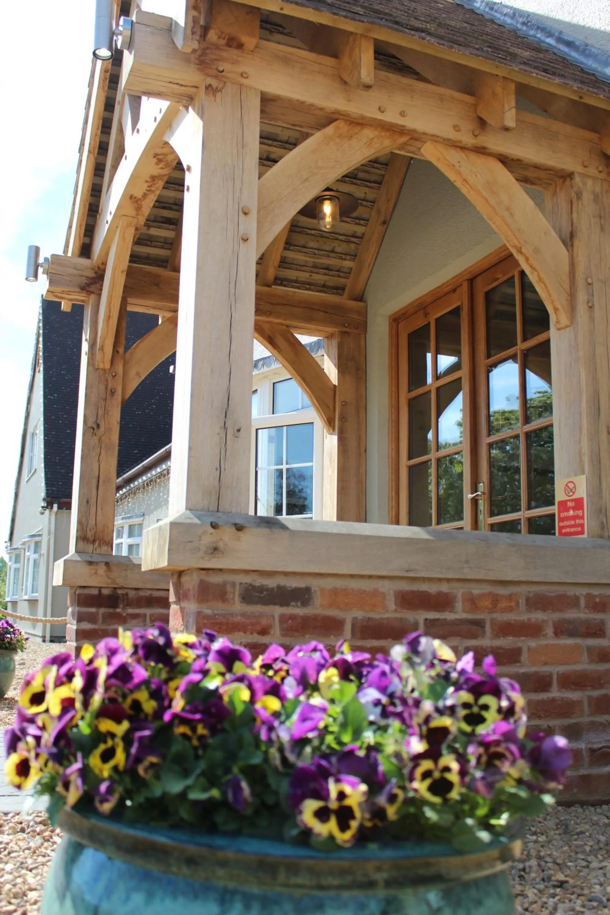 Facade/entrance in Badgers Mount Hotel