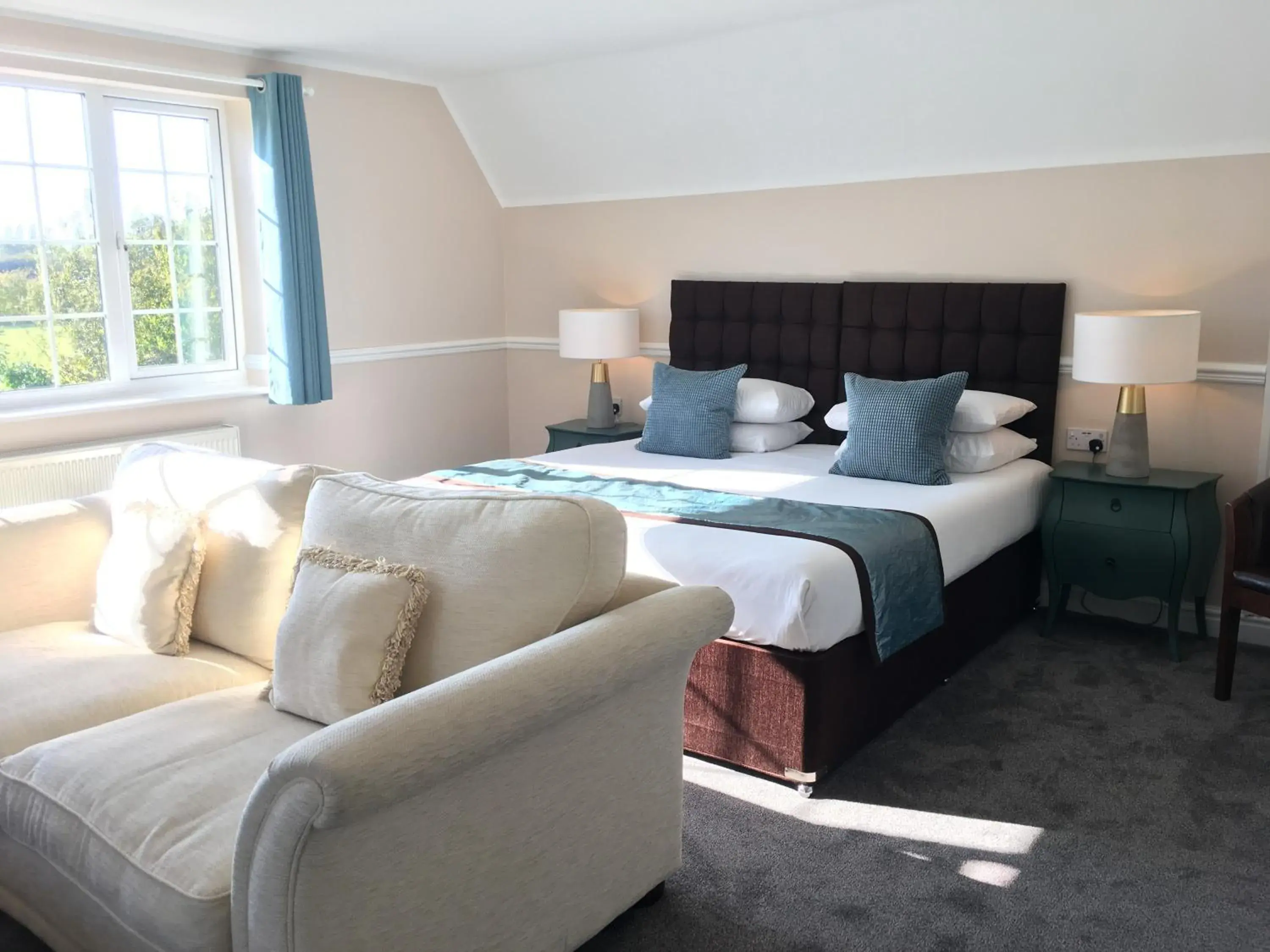 Junior Suite in Badgers Mount Hotel Junior Suite in Badgers Mount Hotel