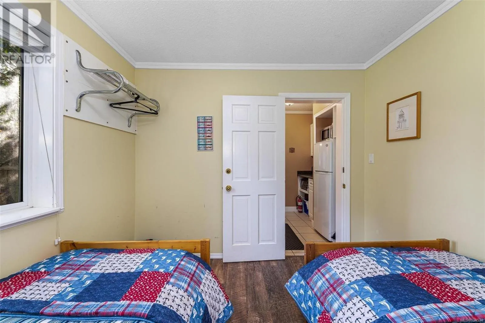 Bed in Salty Towers Ocean Front Cottages