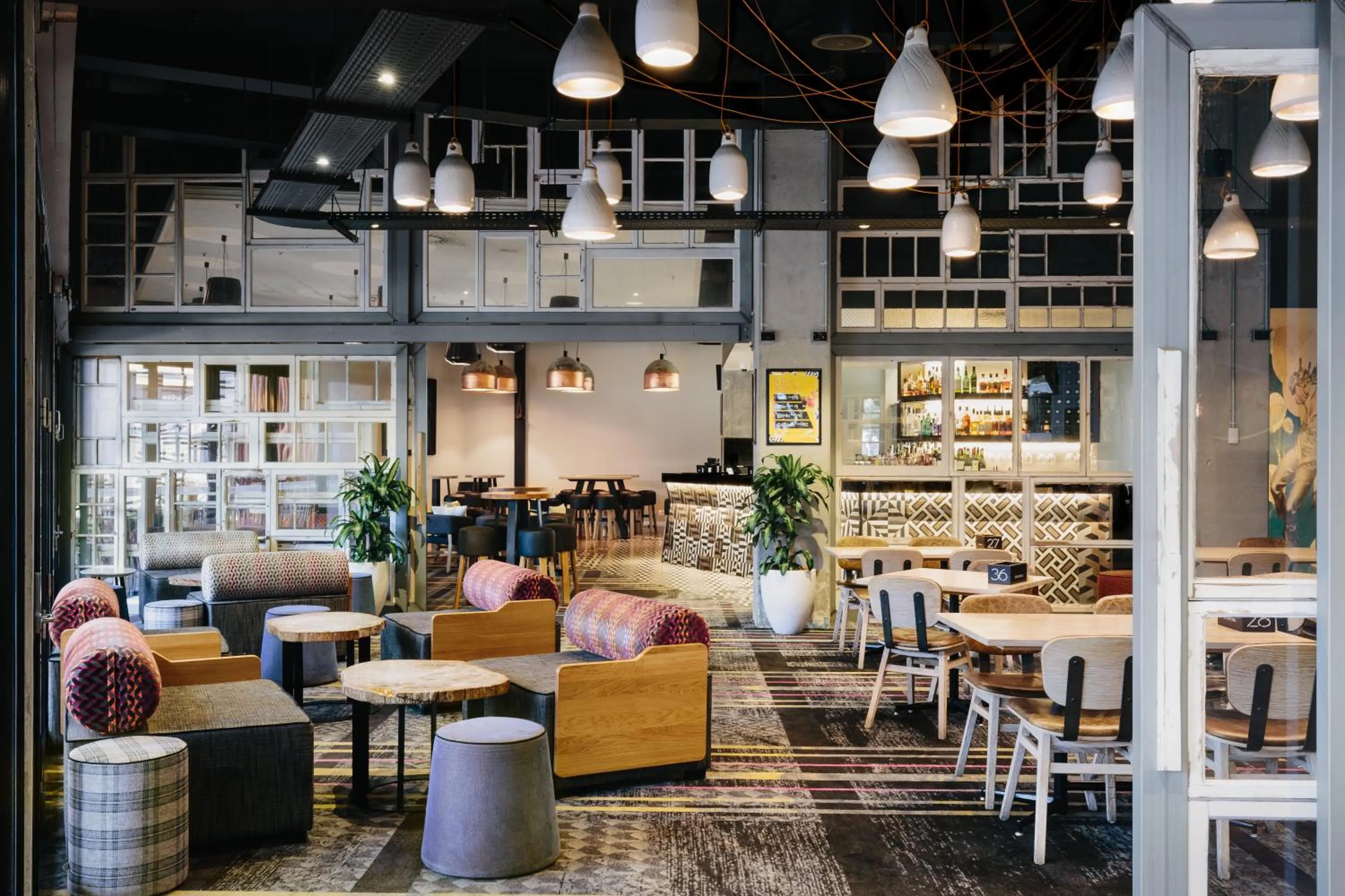 Lounge or bar in voco Gold Coast by IHG