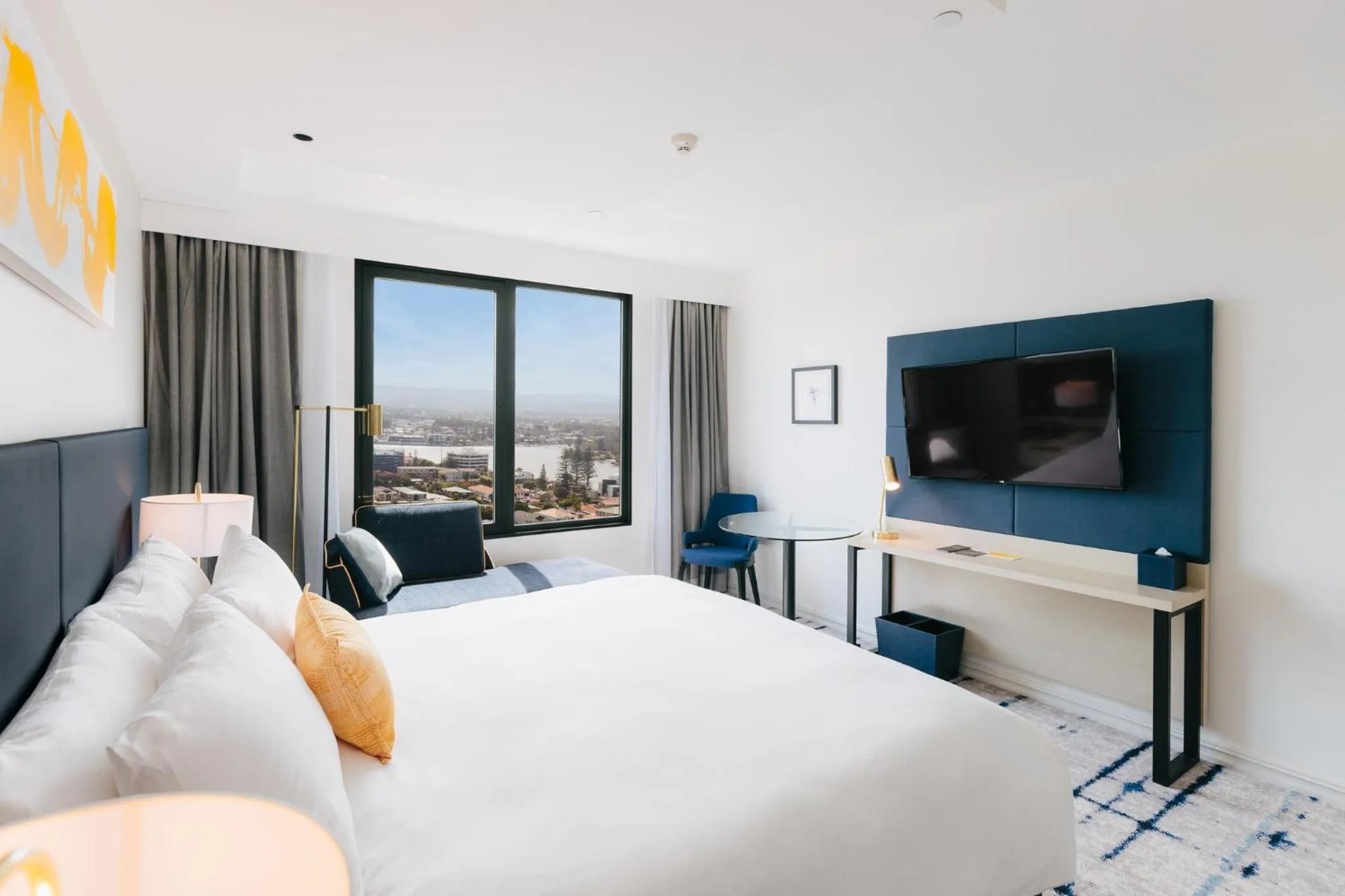 Photo of the whole room, Bed in voco Gold Coast by IHG