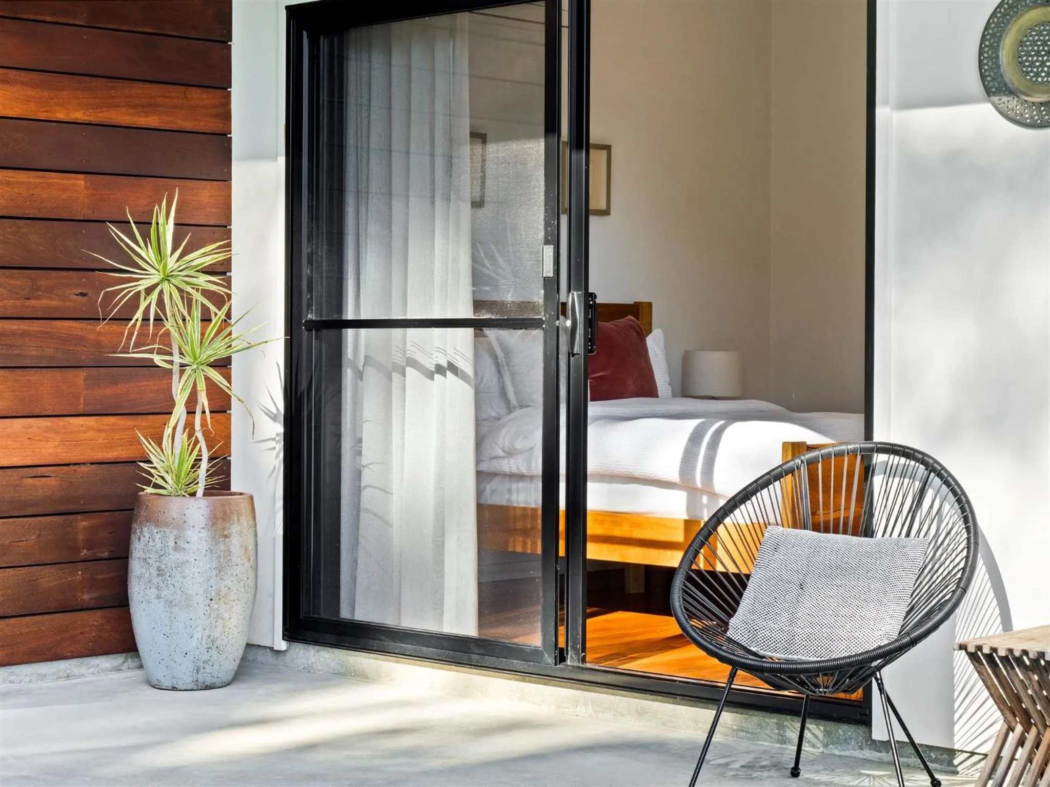 Living room, Bed in Simala Retreat