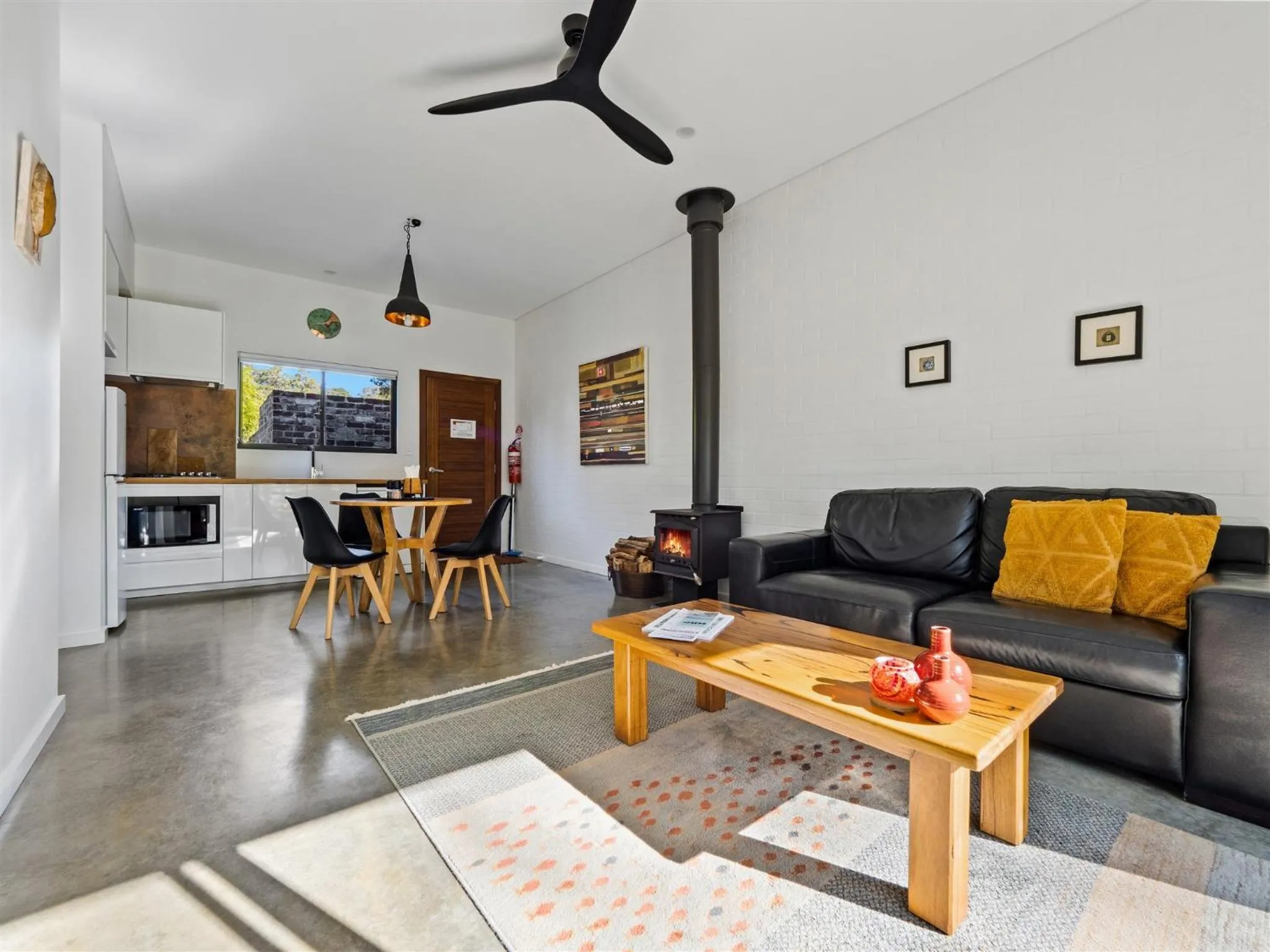 Communal lounge/ TV room in Simala Retreat