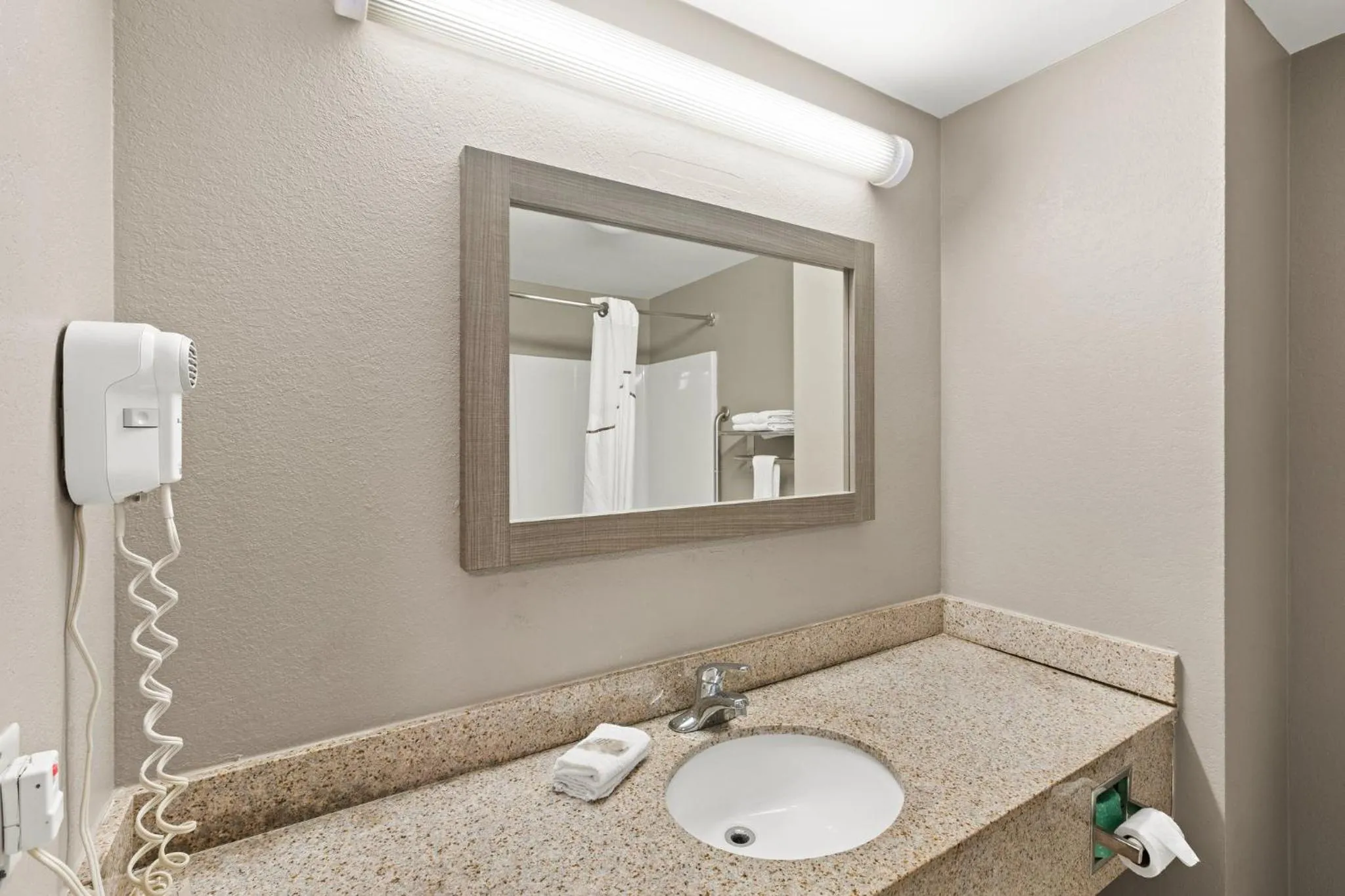 Bathroom in Red Roof Inn & Suites Newnan