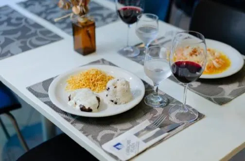 Restaurant/places to eat in Camaçari Plaza Hotel