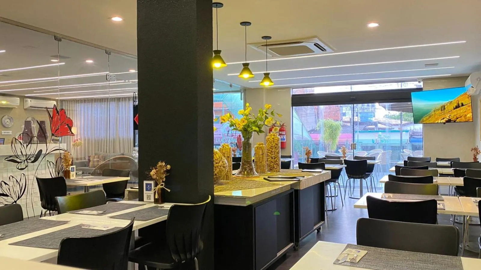 Restaurant/places to eat in Camaçari Plaza Hotel