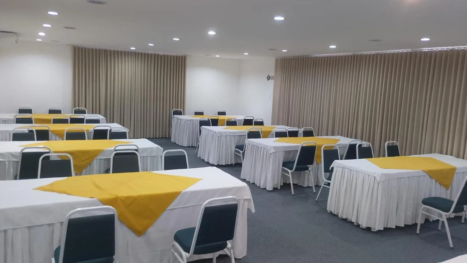 Meeting/conference room in Camaçari Plaza Hotel