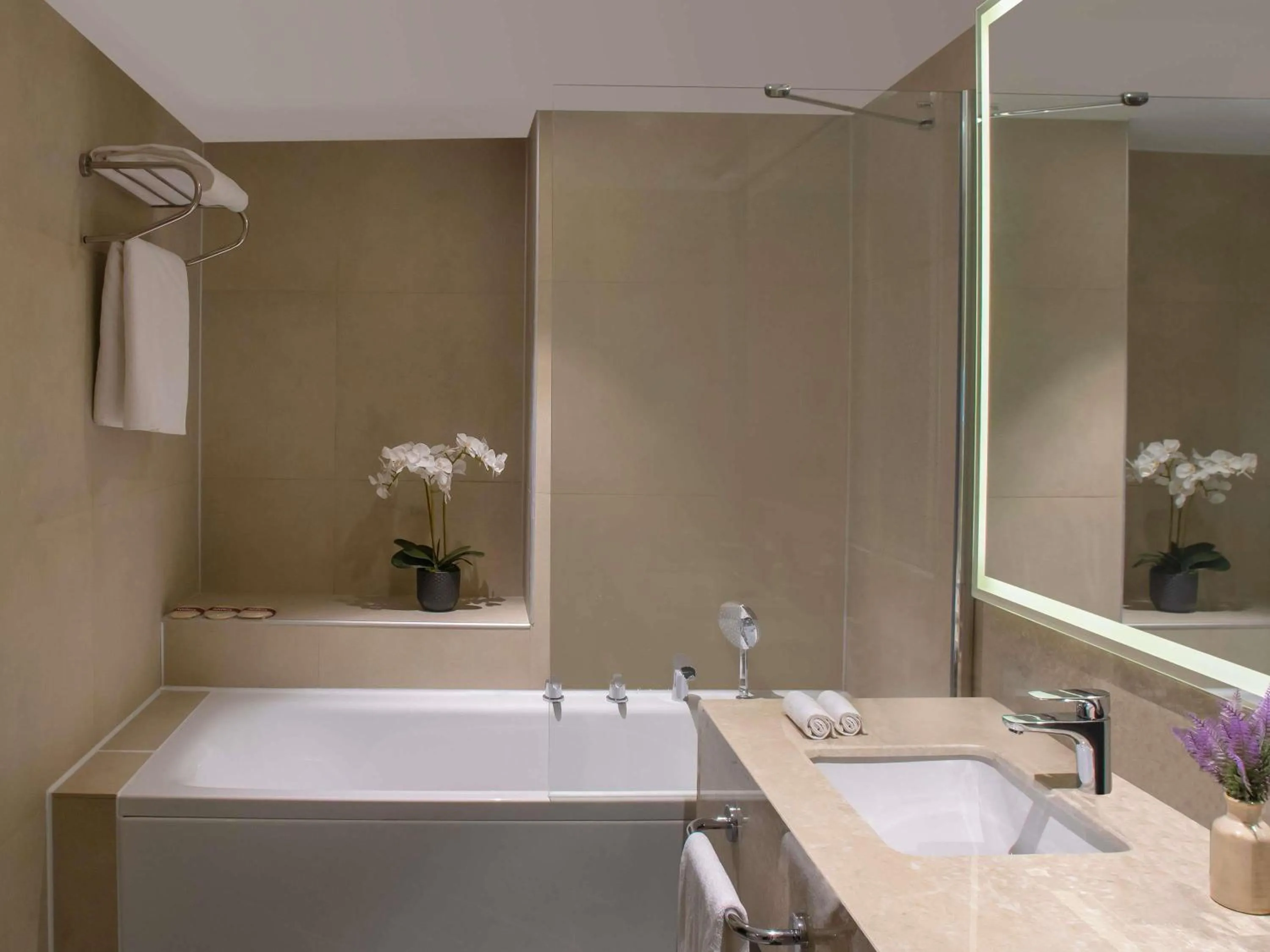 Bedroom in Movenpick Diyarbakir