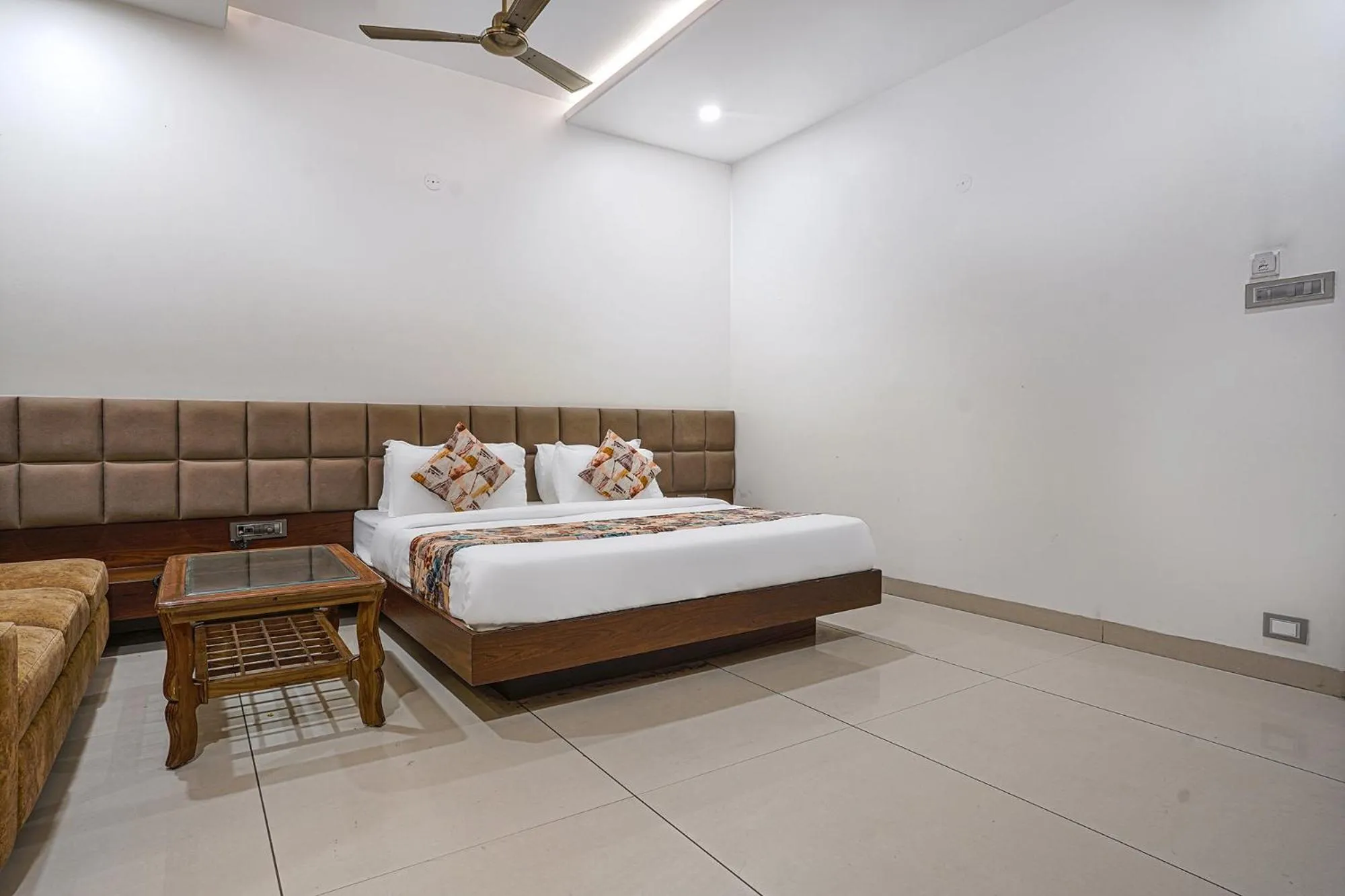 Bed in FabHotel Jwel Palace