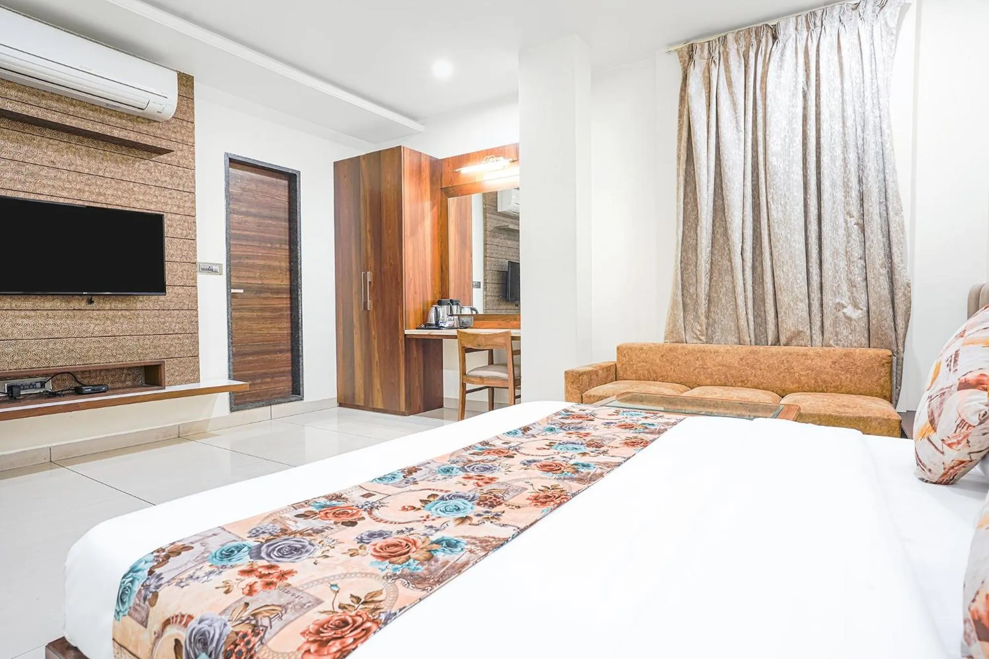 Bed in FabHotel Jwel Palace