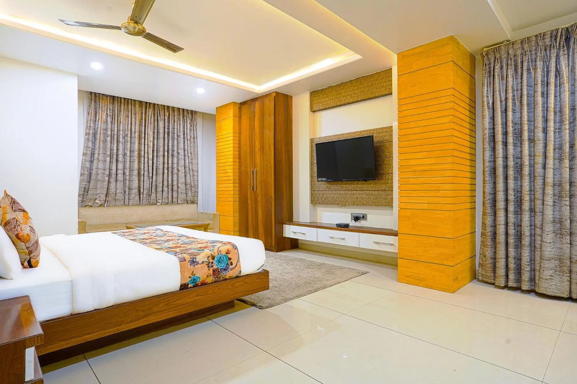 Bed in FabHotel Jwel Palace