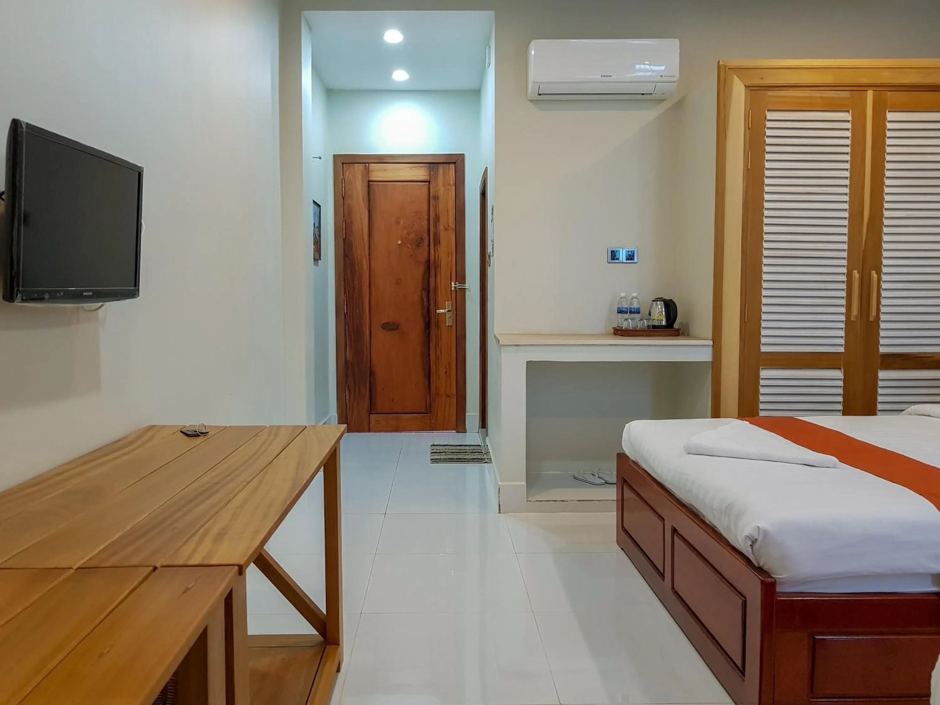 Communal lounge/ TV room, Bed in Montagne Regency