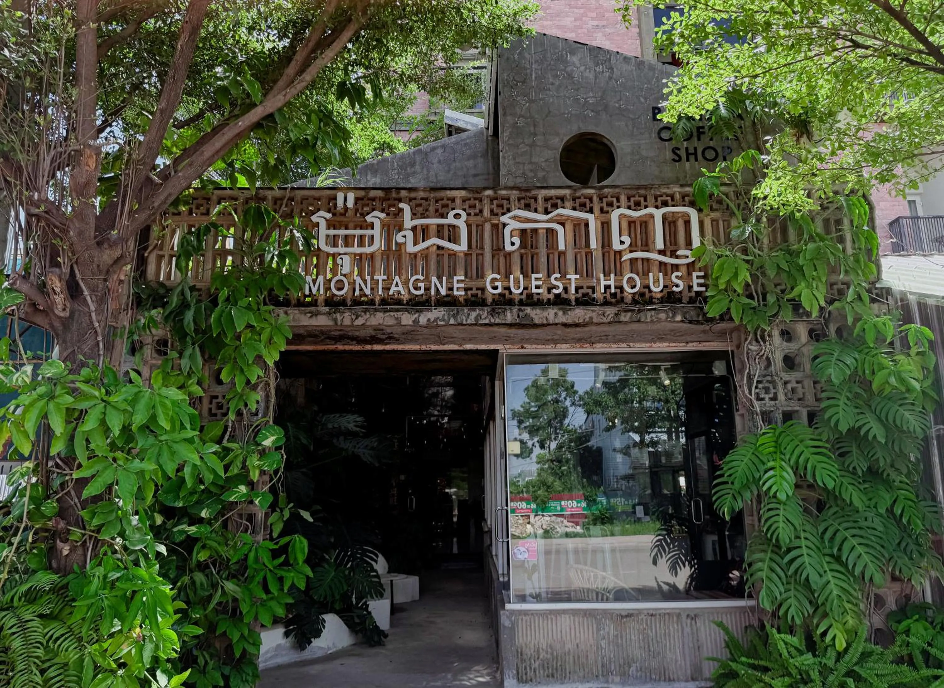 Property building in Montagne Regency