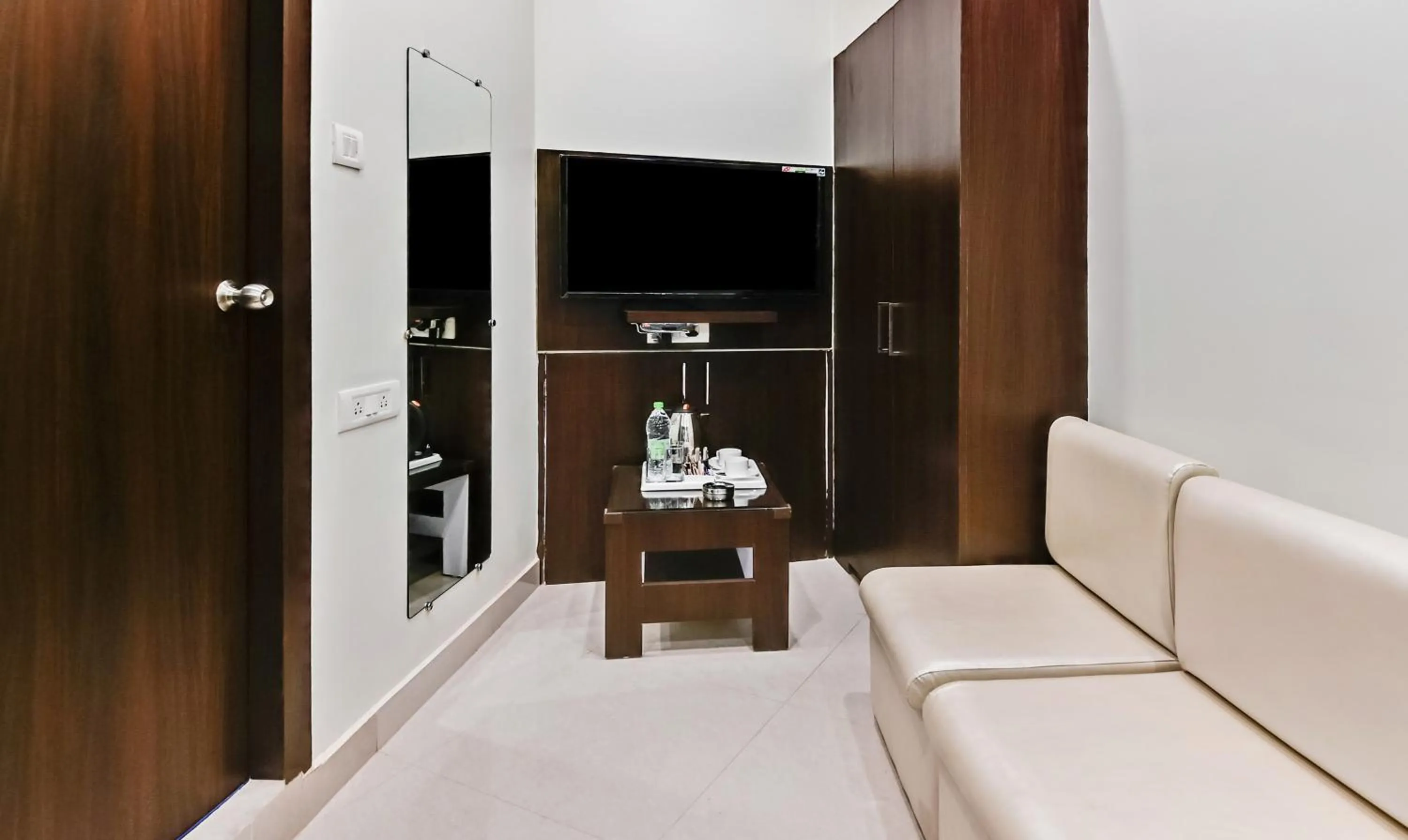 Bedroom, Bed in Treebo Resto- Near Lucknow Railway Station