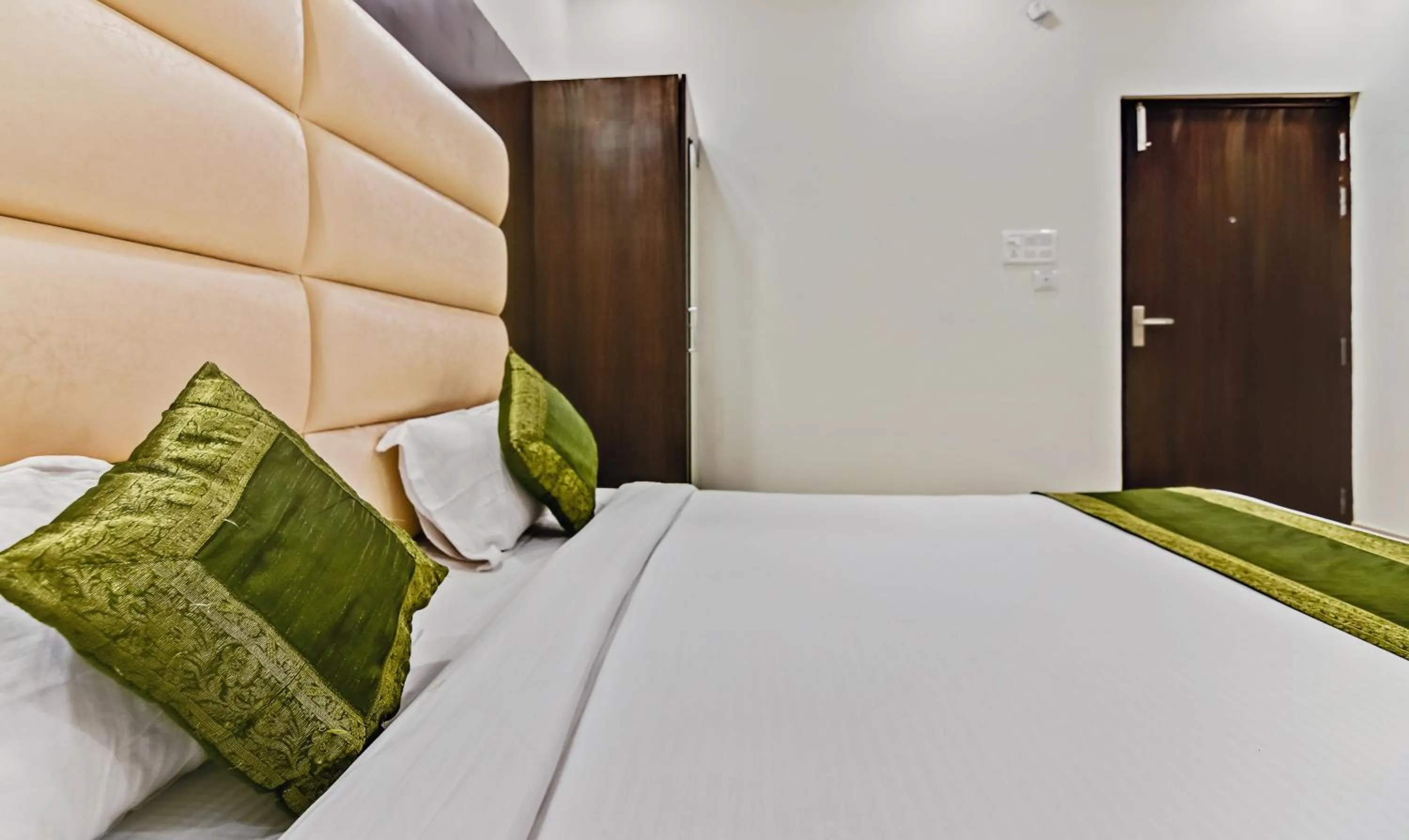 Bedroom, Bed in Treebo Resto- Near Lucknow Railway Station