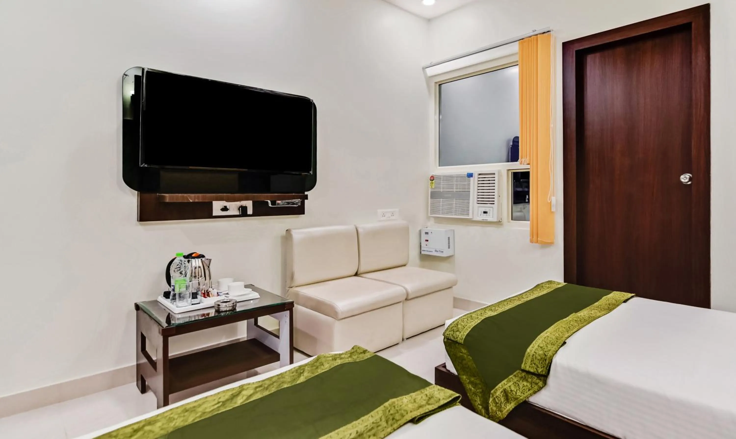 Bedroom, Bed in Treebo Resto- Near Lucknow Railway Station
