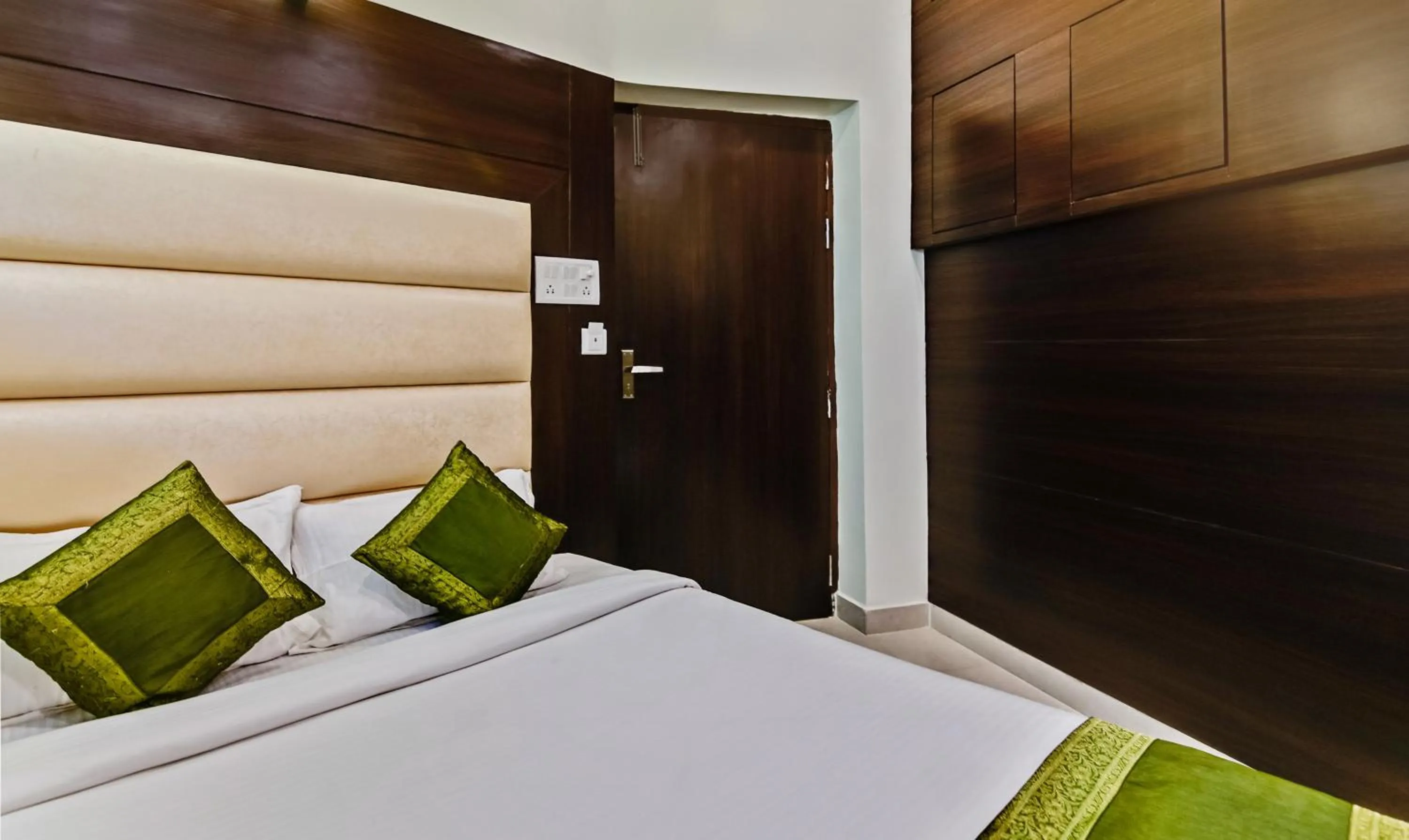 Bedroom, Bed in Treebo Resto- Near Lucknow Railway Station