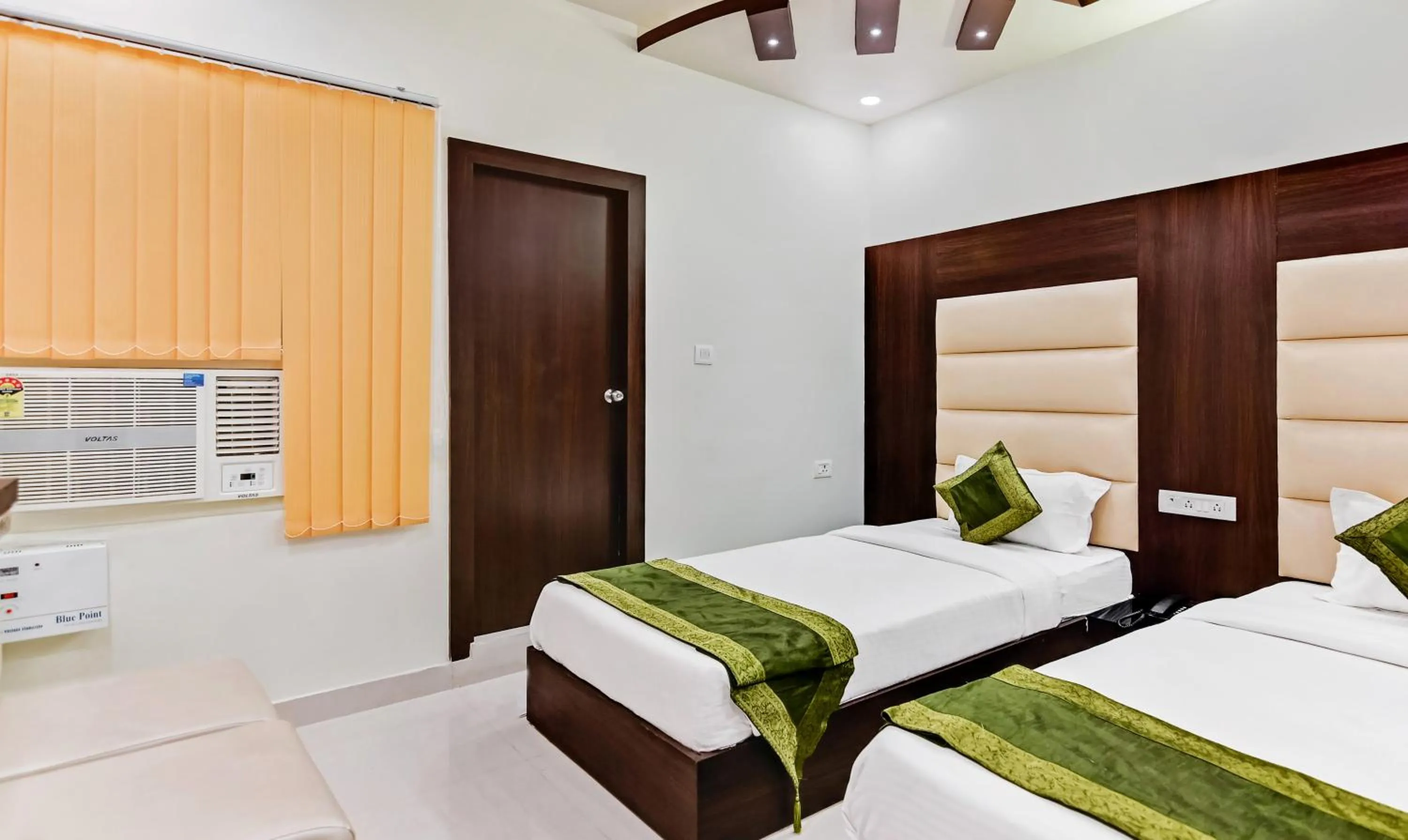 Bedroom, Bed in Treebo Resto- Near Lucknow Railway Station