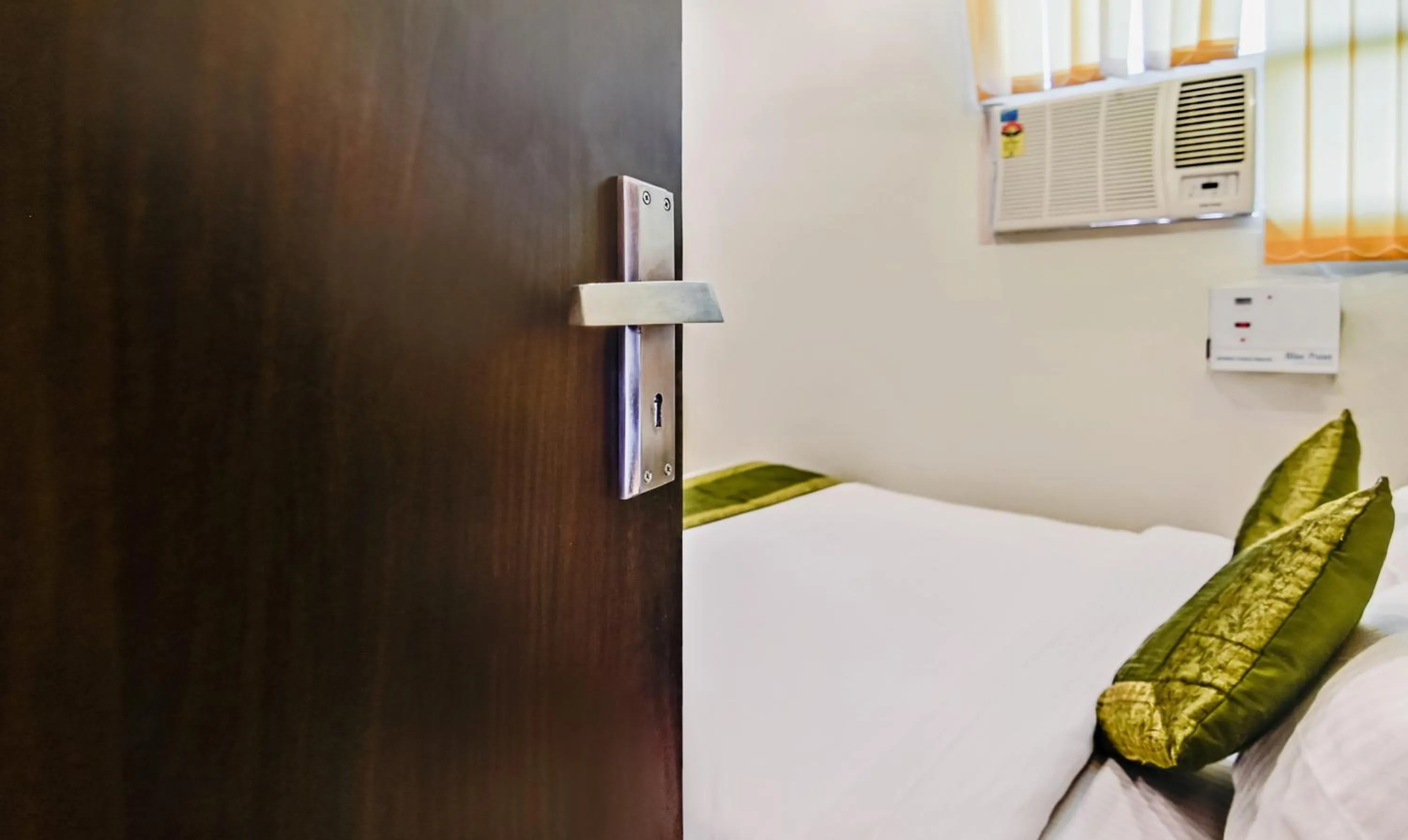 Bedroom, Bed in Treebo Resto- Near Lucknow Railway Station