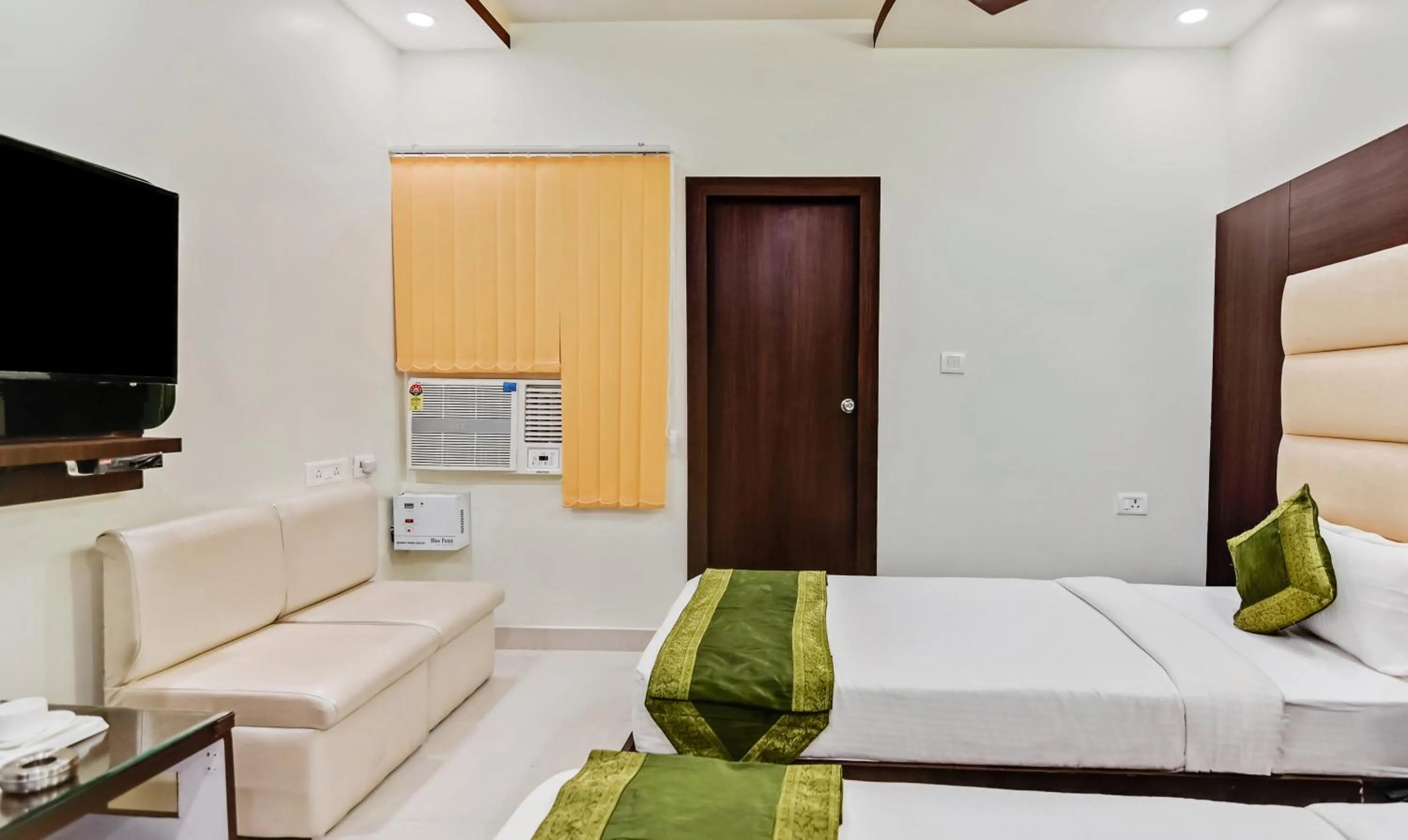 Bedroom, Bed in Treebo Resto- Near Lucknow Railway Station