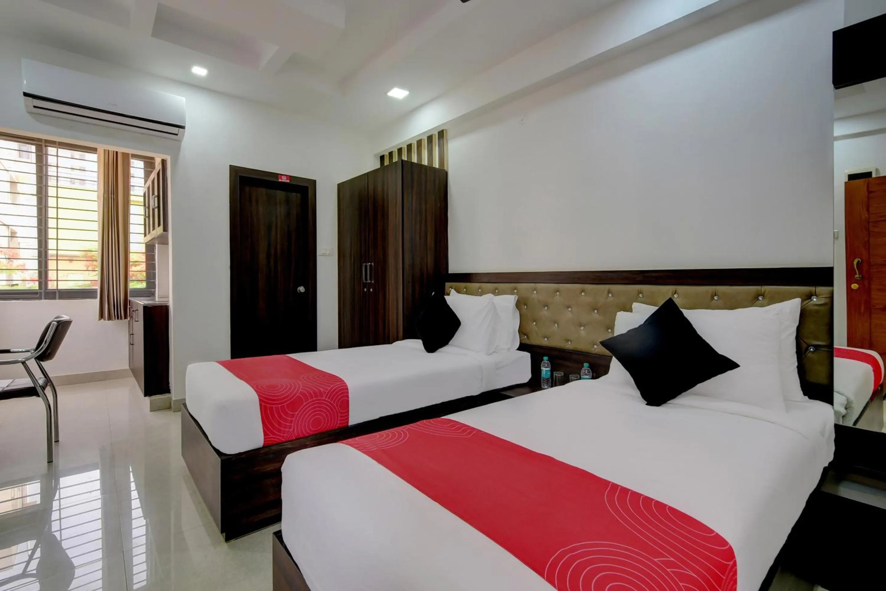 Bedroom, Bed in Grand Collection O Near Sarjapur Road Near 7d Voyage
