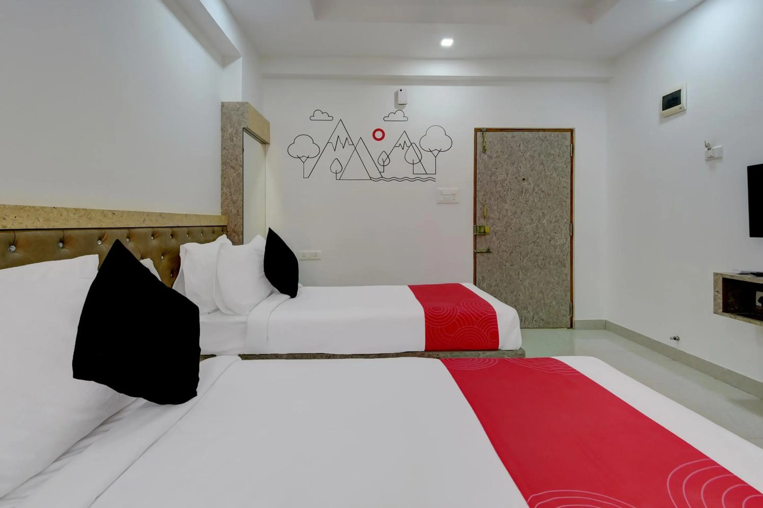 Bedroom, Bed in Grand Collection O Near Sarjapur Road Near 7d Voyage