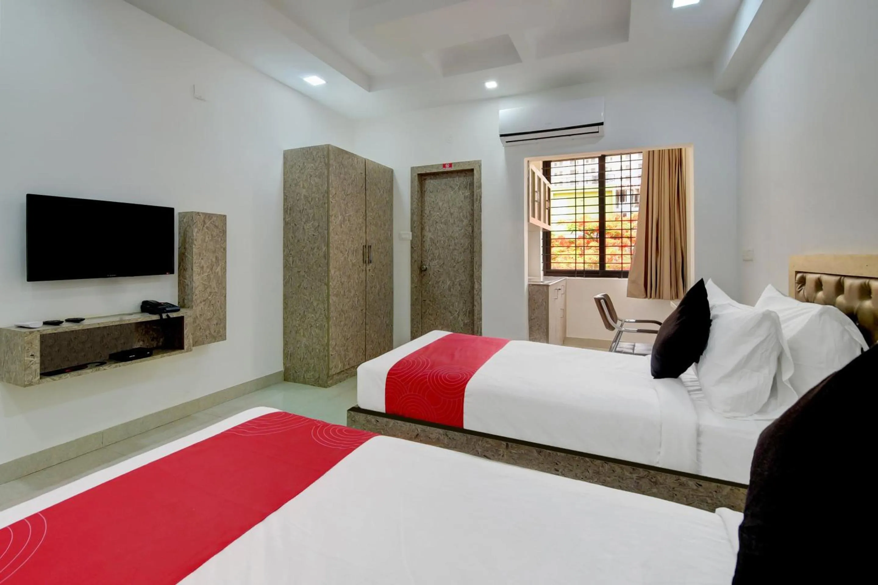 Bedroom, Bed in Grand Collection O Near Sarjapur Road Near 7d Voyage