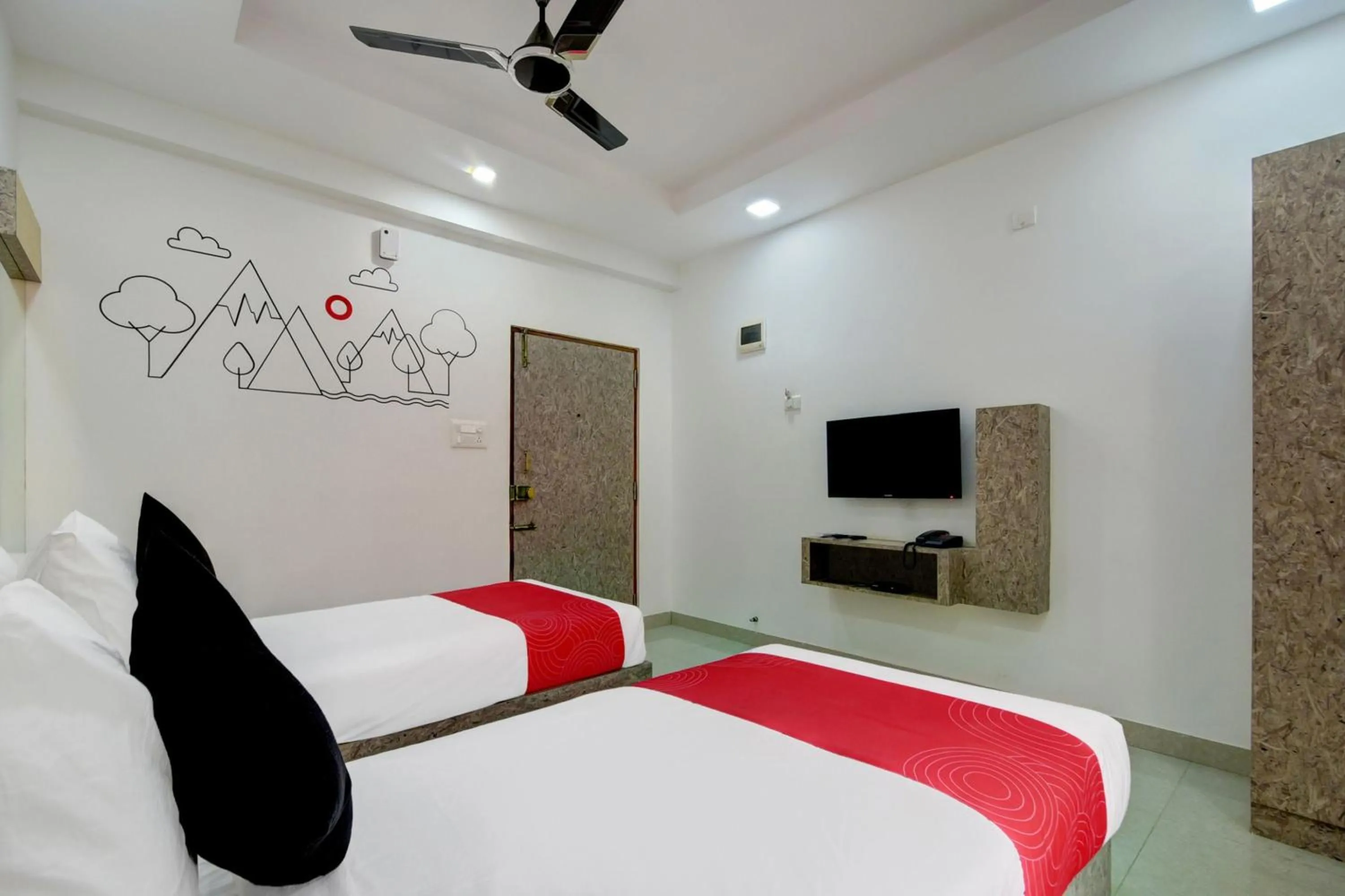 Bedroom, Bed in Grand Collection O Near Sarjapur Road Near 7d Voyage