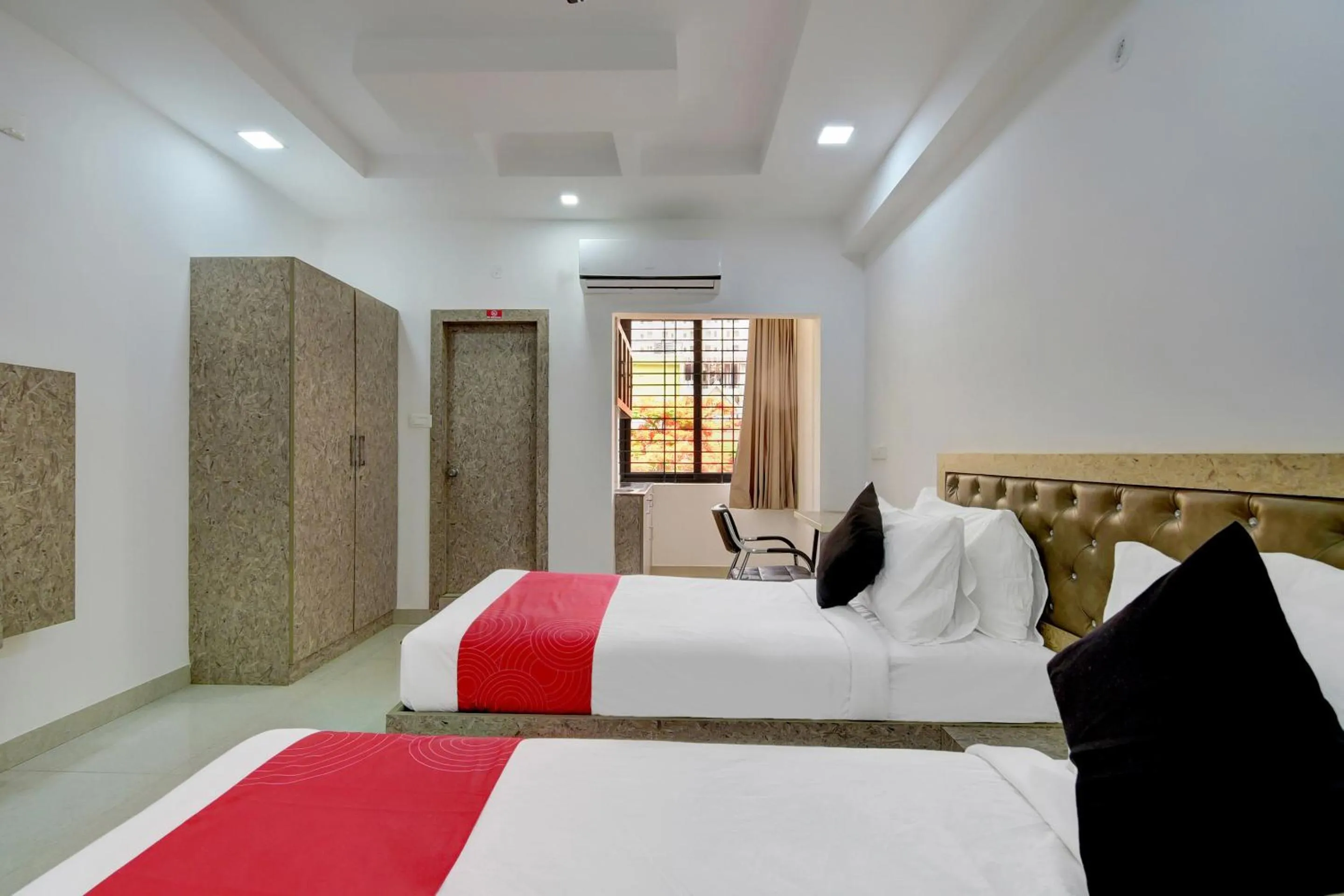Bedroom, Bed in Grand Collection O Near Sarjapur Road Near 7d Voyage