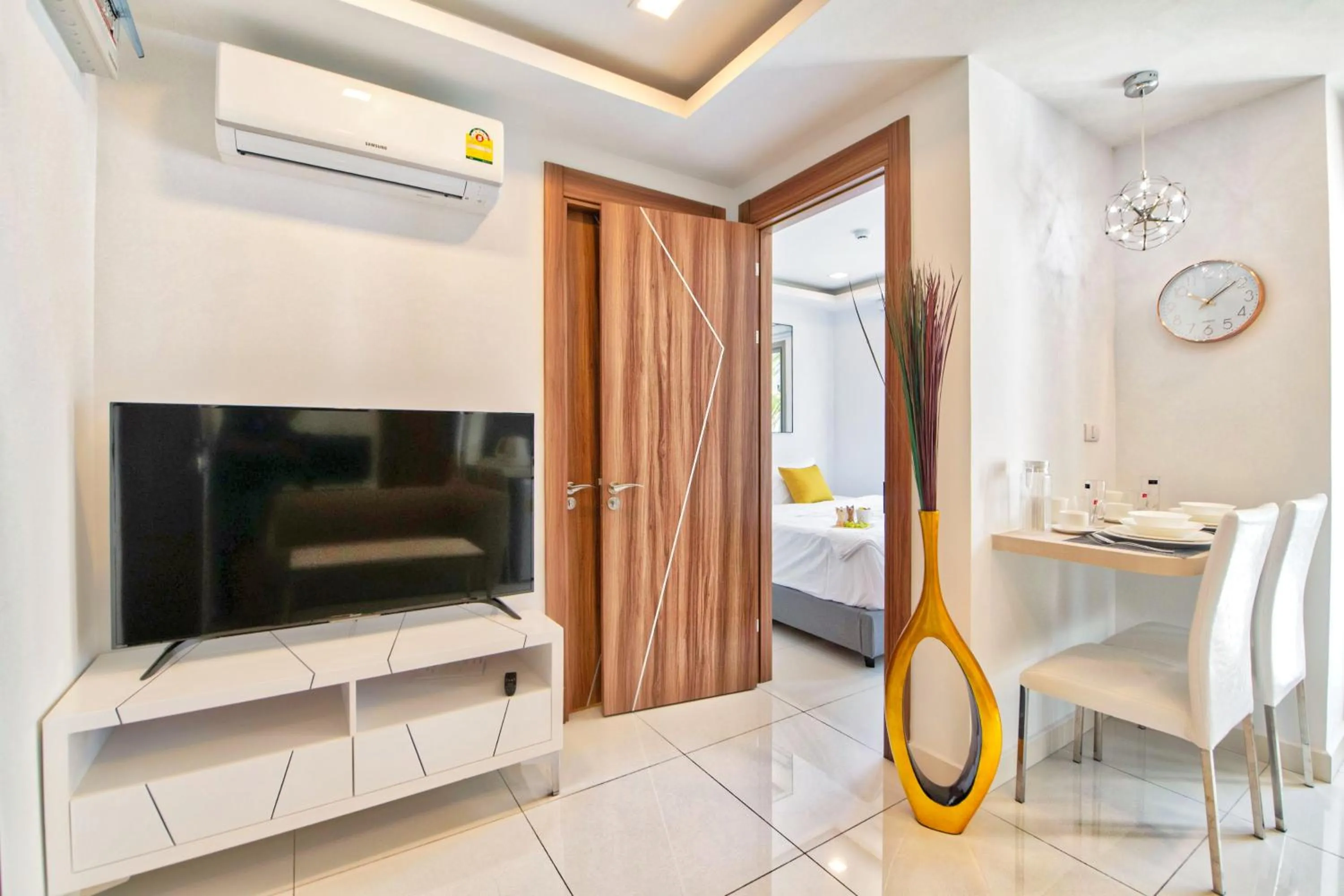 TV and multimedia in Arcadia Beach Resort Pattaya